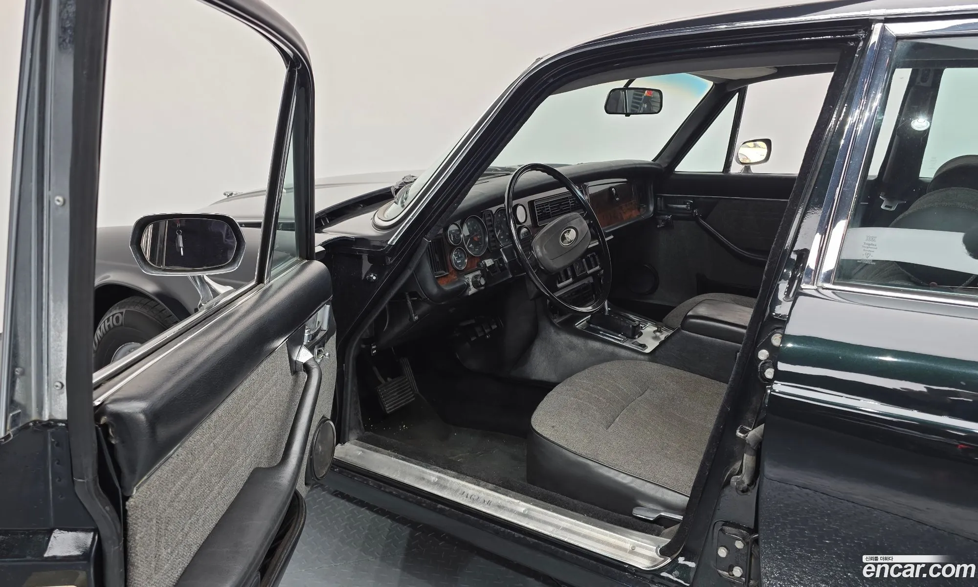 Jaguar XJ6