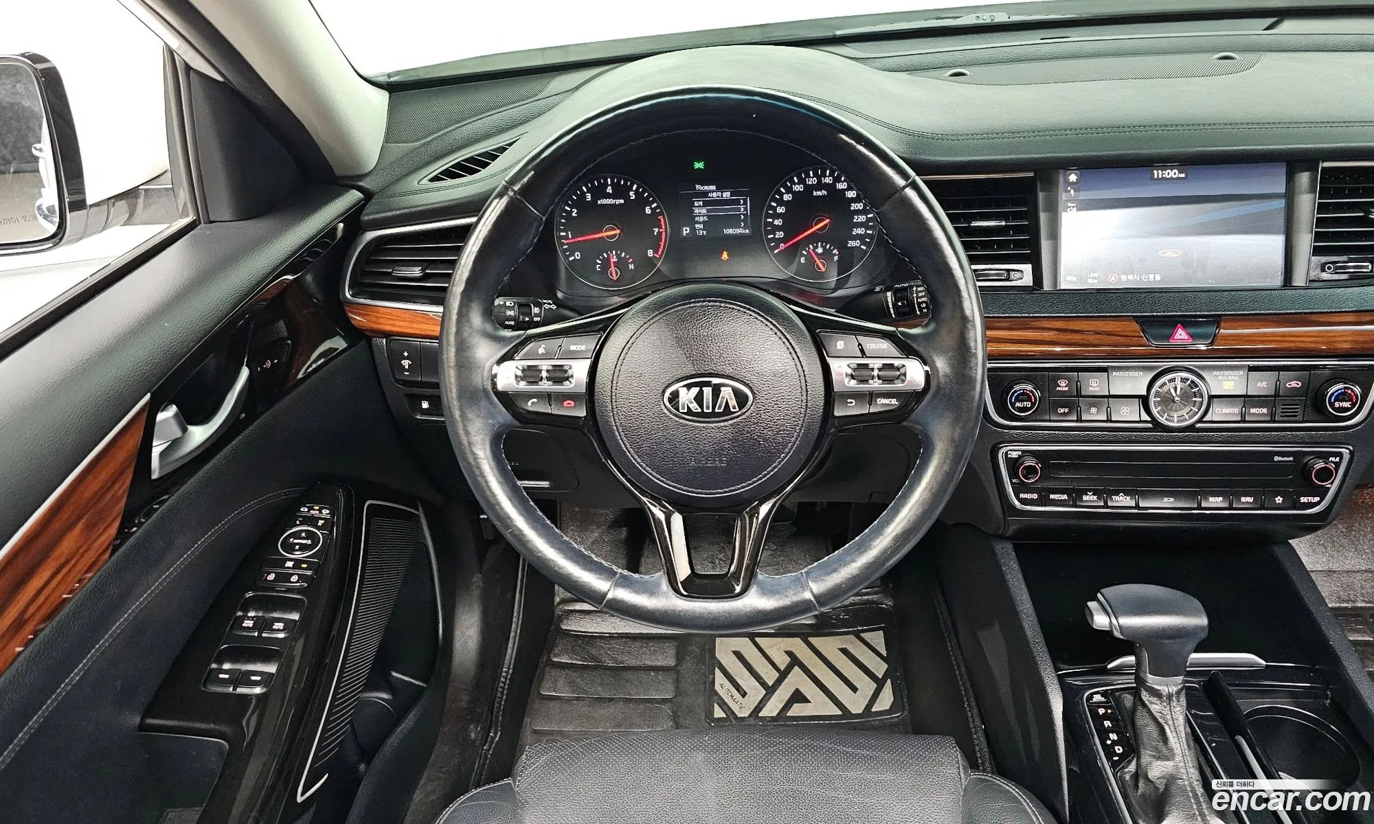 Kia K7 2017 KNALC418BHA106754 — 12