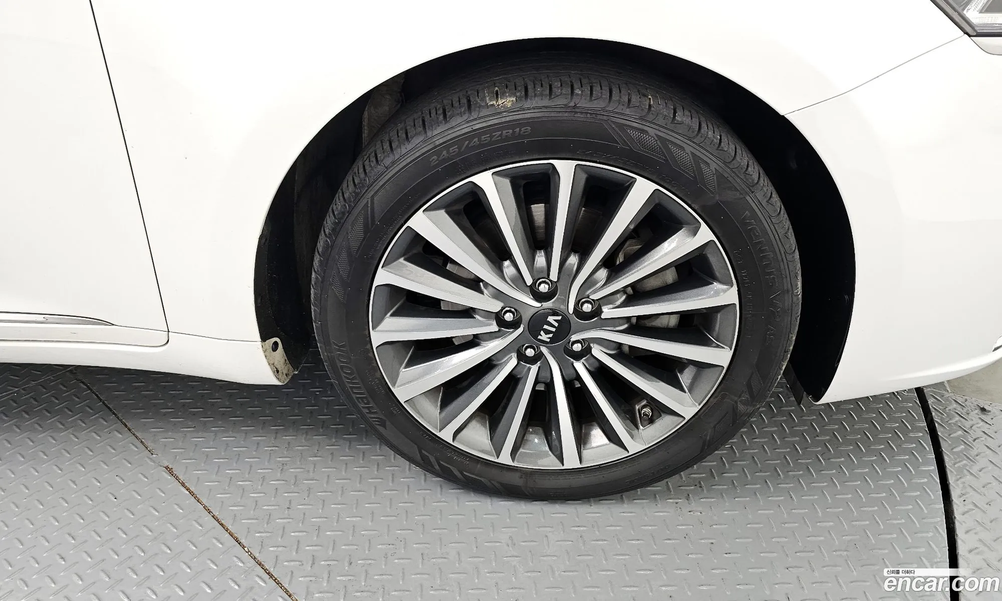 Kia K7 2017 KNALC418BHA106754 — 19
