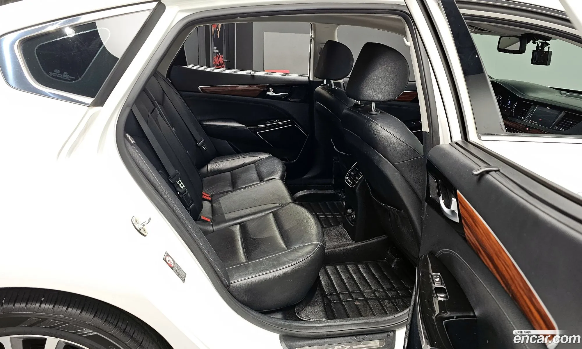 Kia K7 2017 KNALC418BHA106754 — 11