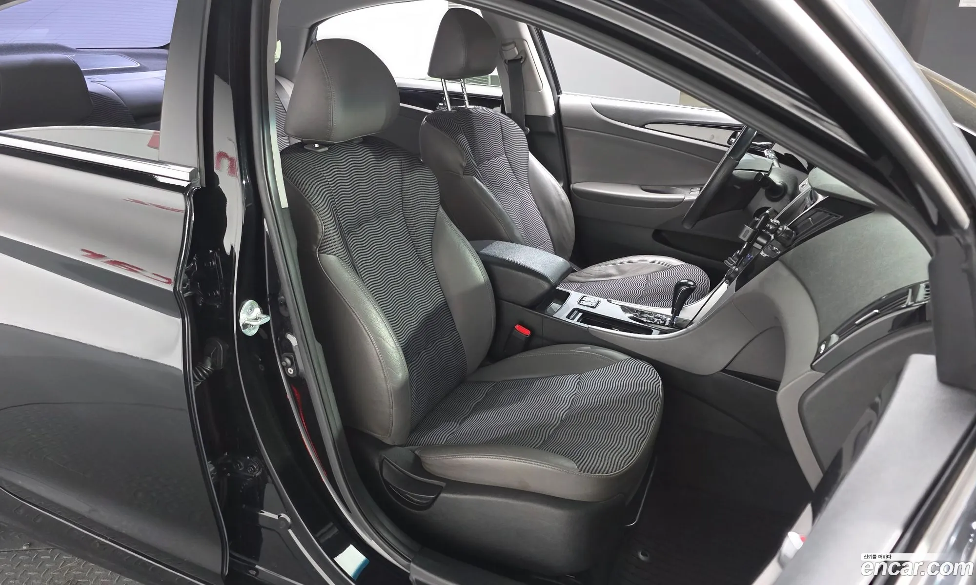 Hyundai YF Sonata 2010 — 7