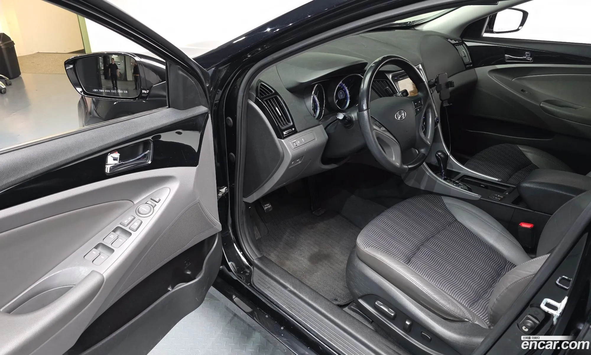 Hyundai YF Sonata 2010 — 4