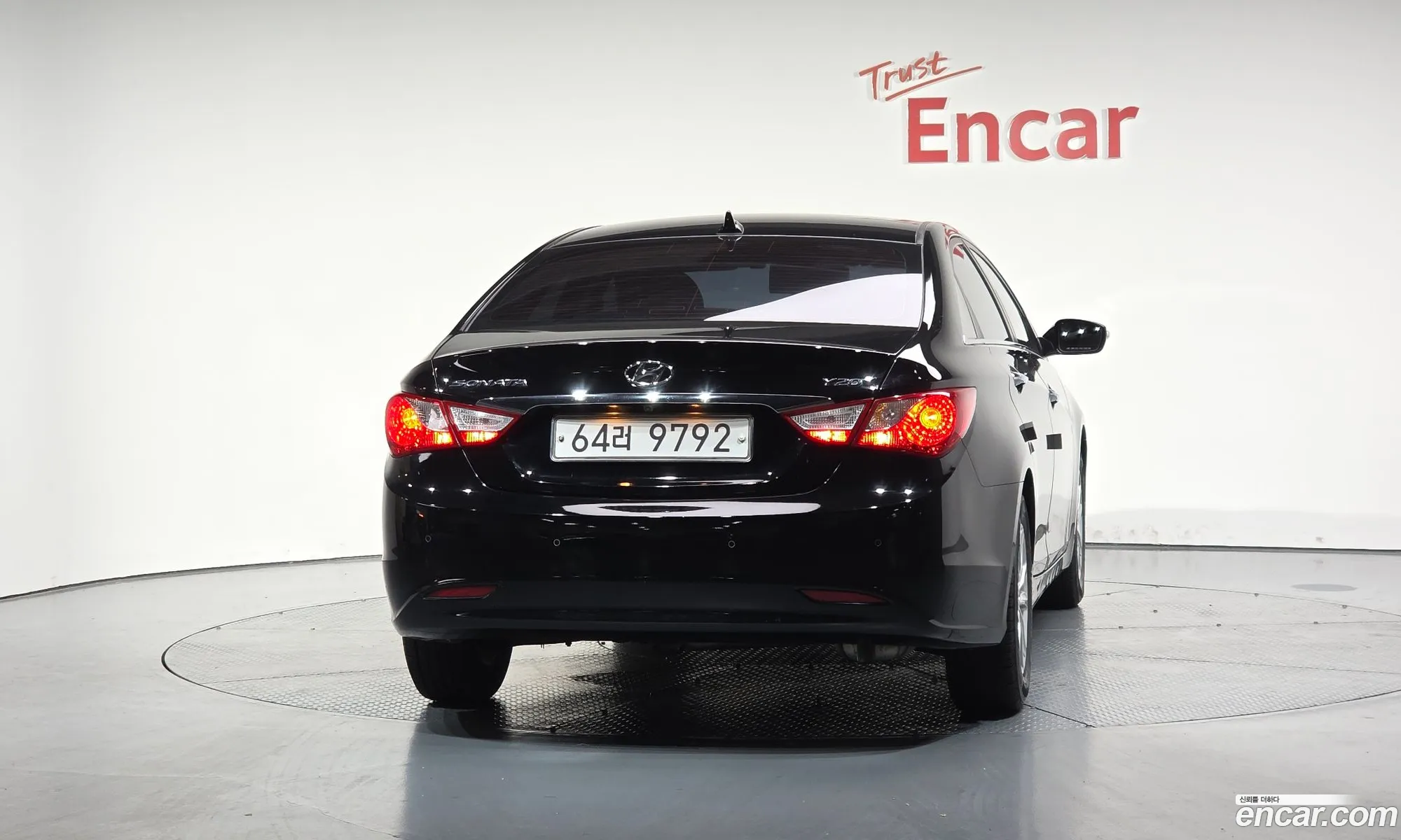 Hyundai YF Sonata 2010 — 12