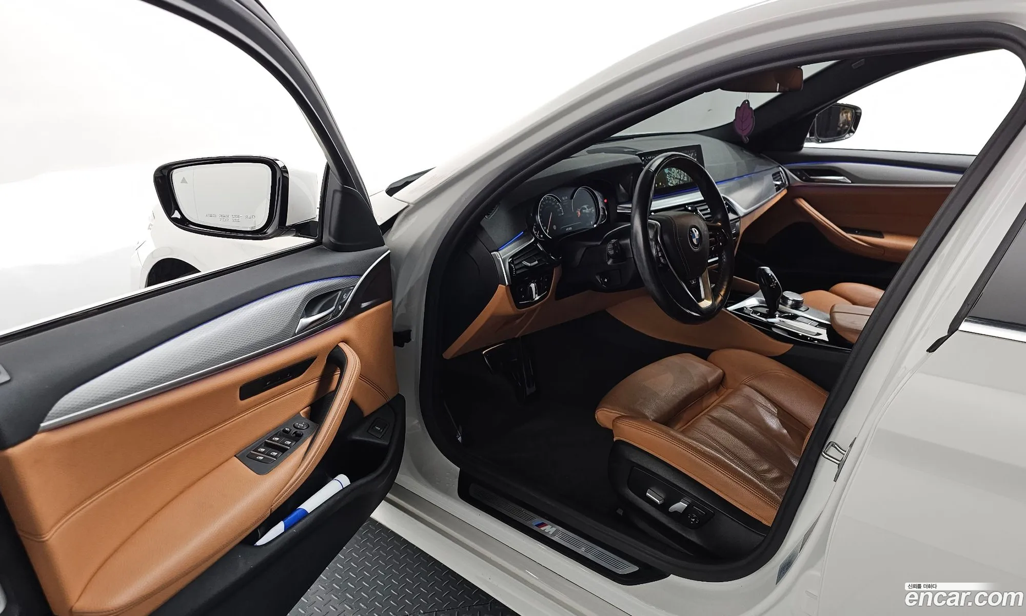 BMW 5 Series 2018 WBAJD3101JG970583 — 16