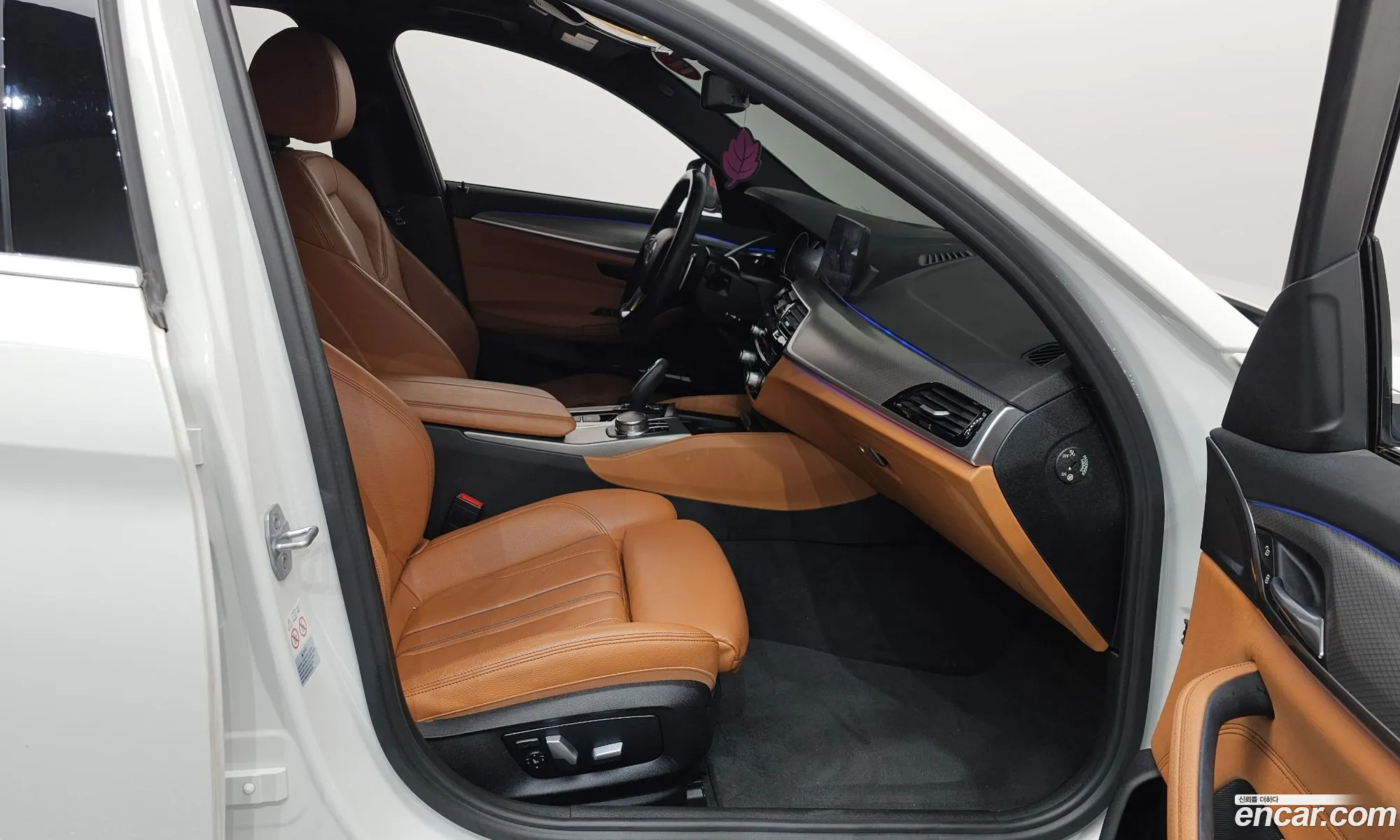 BMW 5 Series 2018 WBAJD3101JG970583 — 18