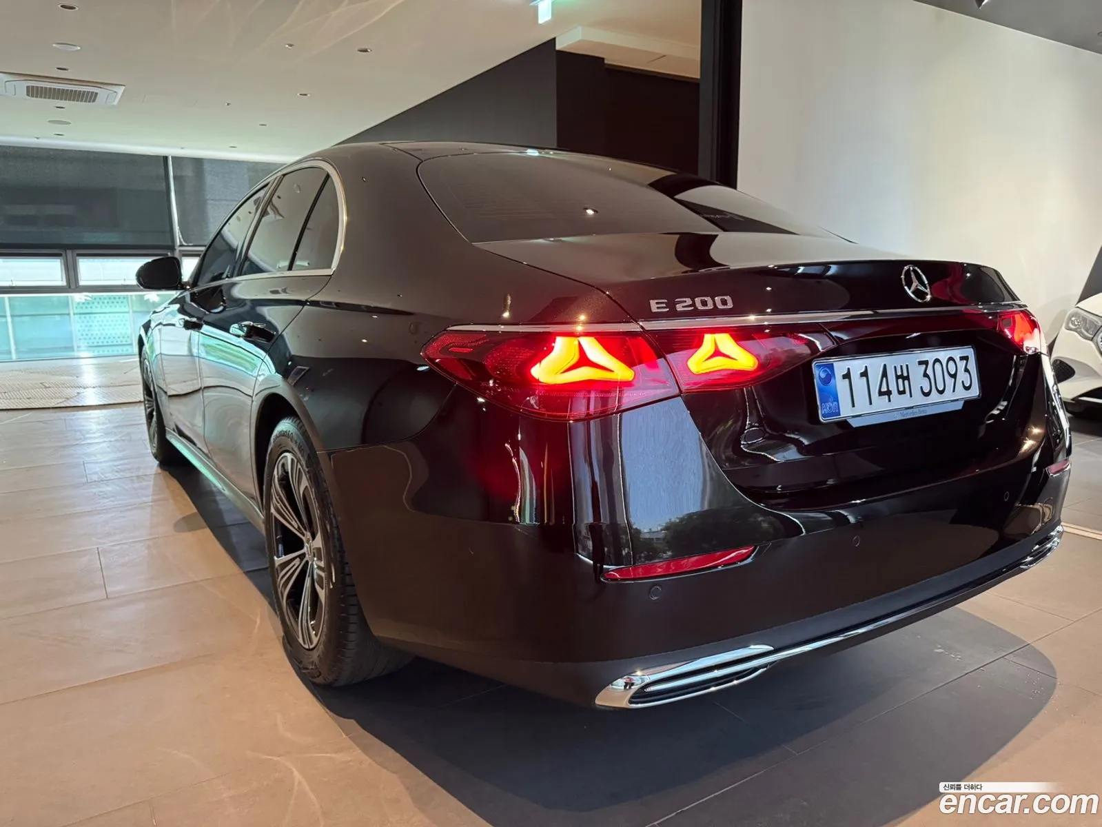 Mercedes-Benz E-Class W214 2025 — 17