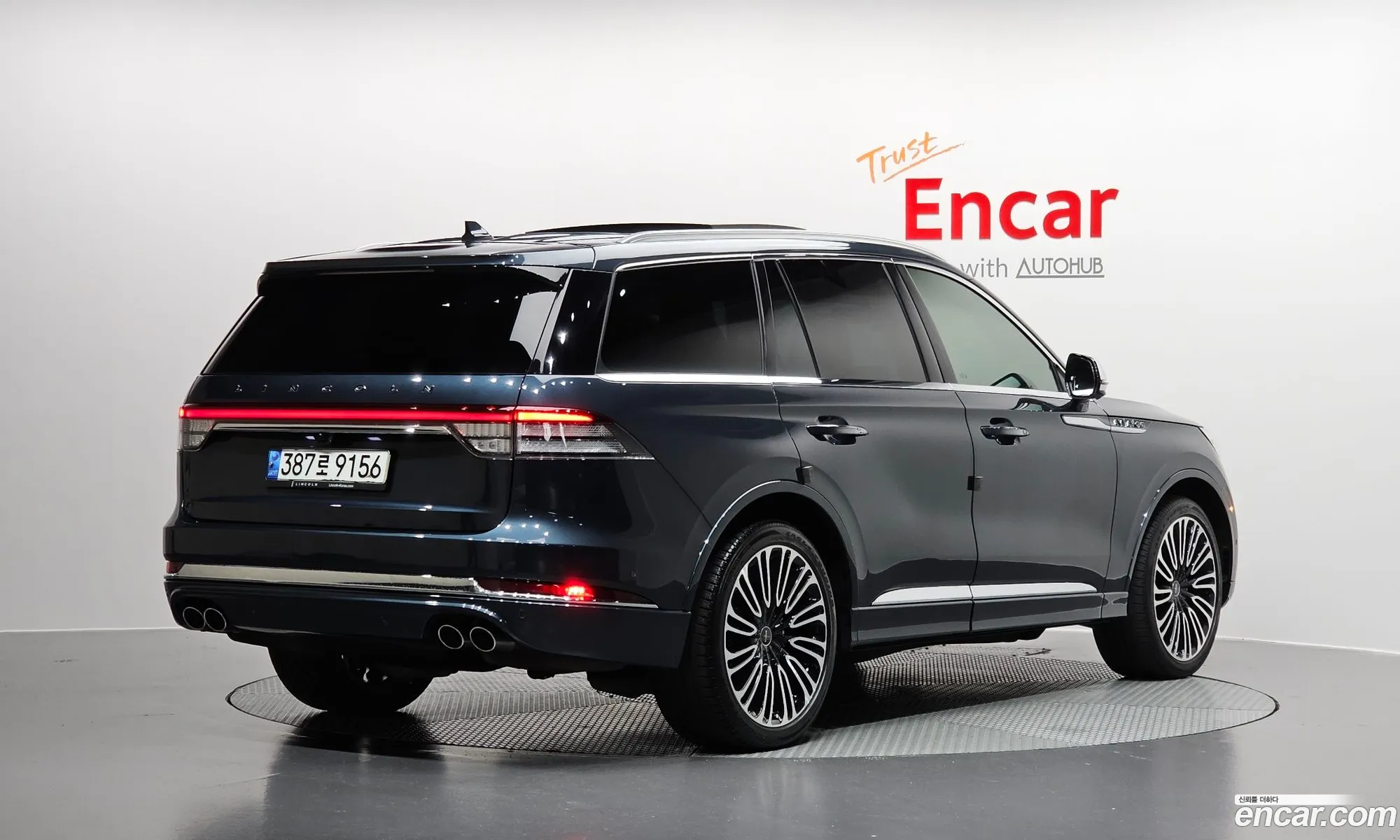 Lincoln Aviator 2020 5LM5J9XC3LGL25754 — 9