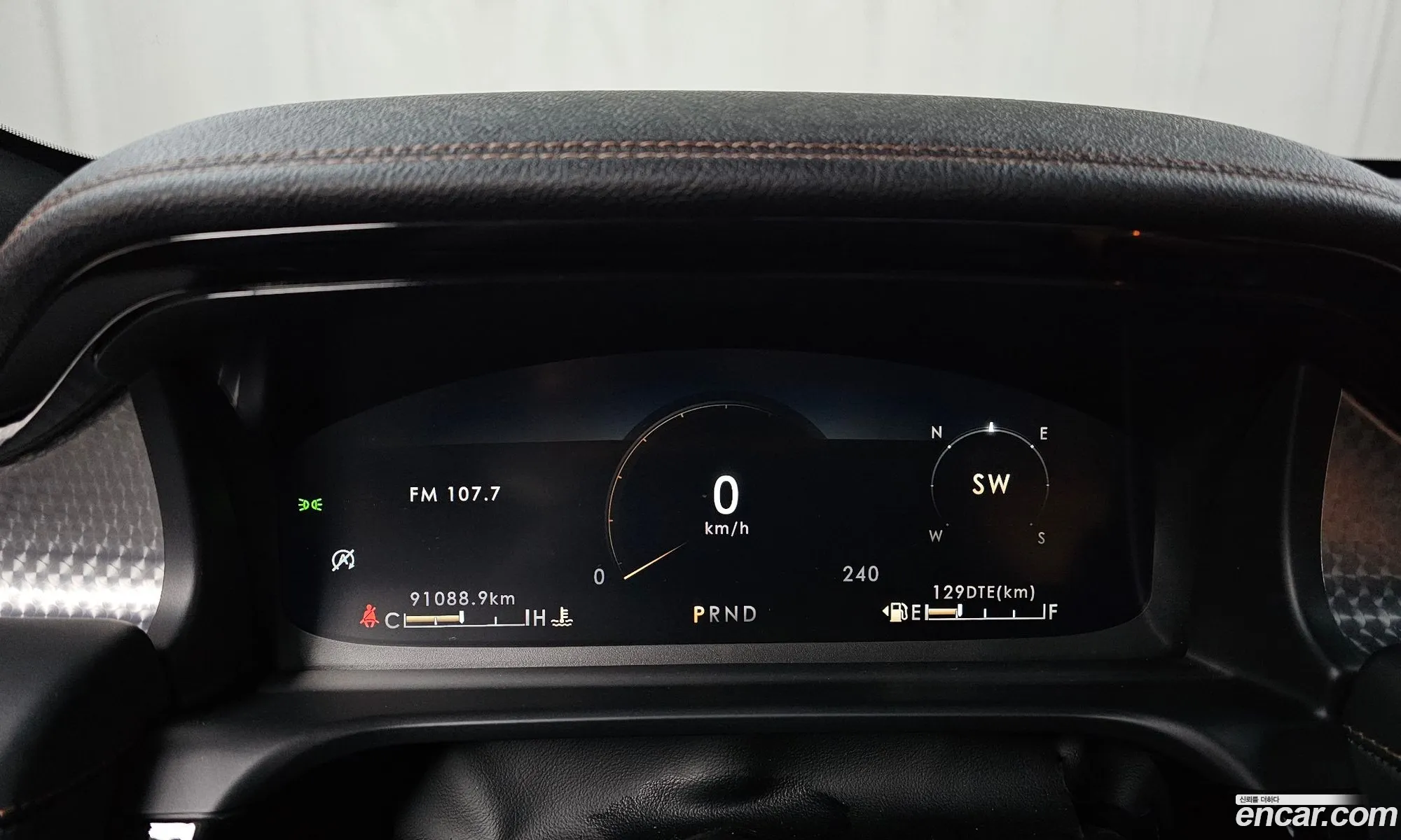 Lincoln Aviator 2020 5LM5J9XC3LGL25754 — 17