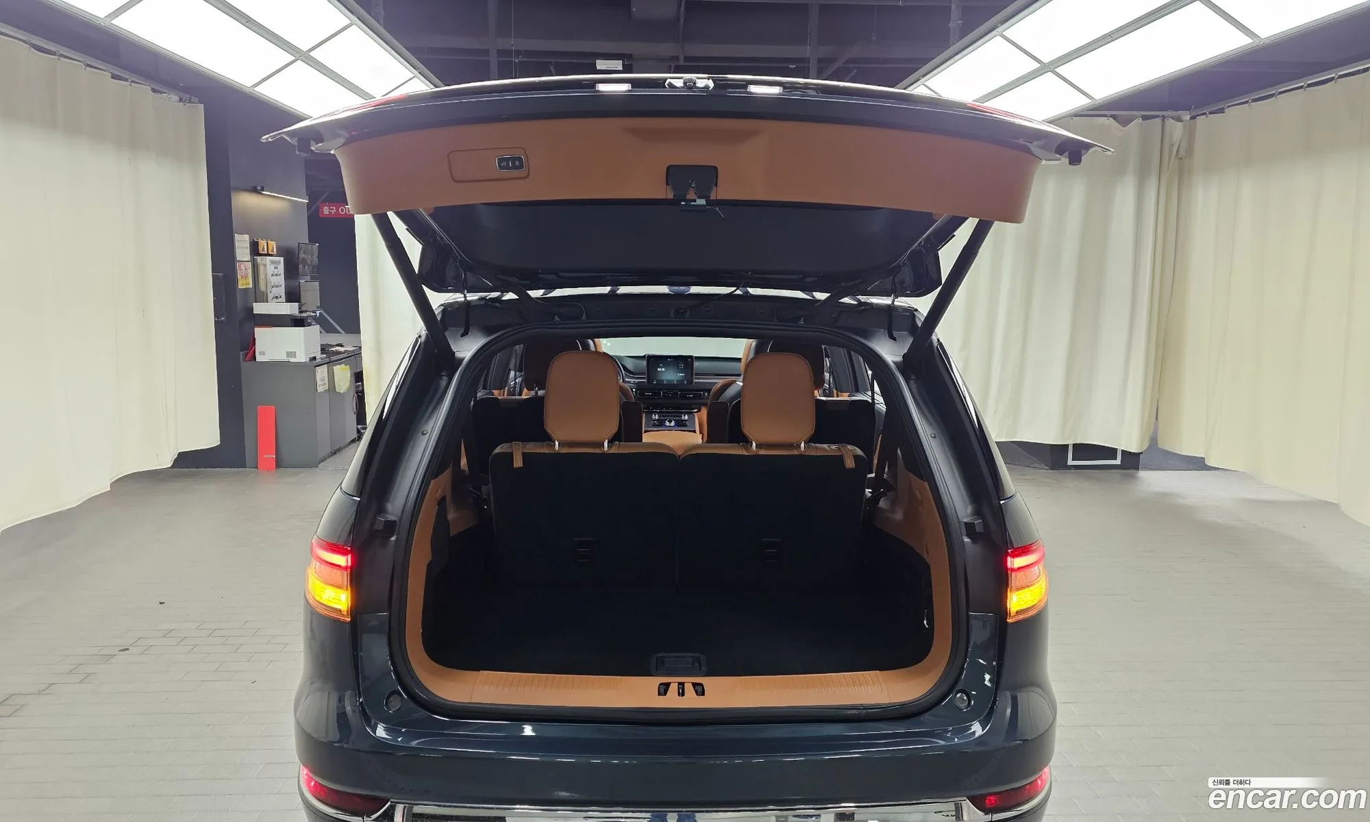 Lincoln Aviator 2020 5LM5J9XC3LGL25754 — 13