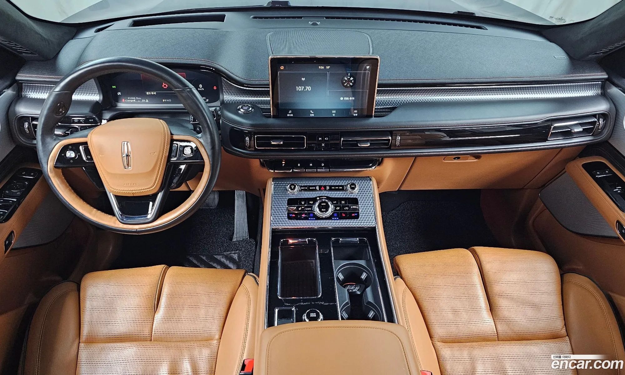 Lincoln Aviator 2020 5LM5J9XC3LGL25754 — 10