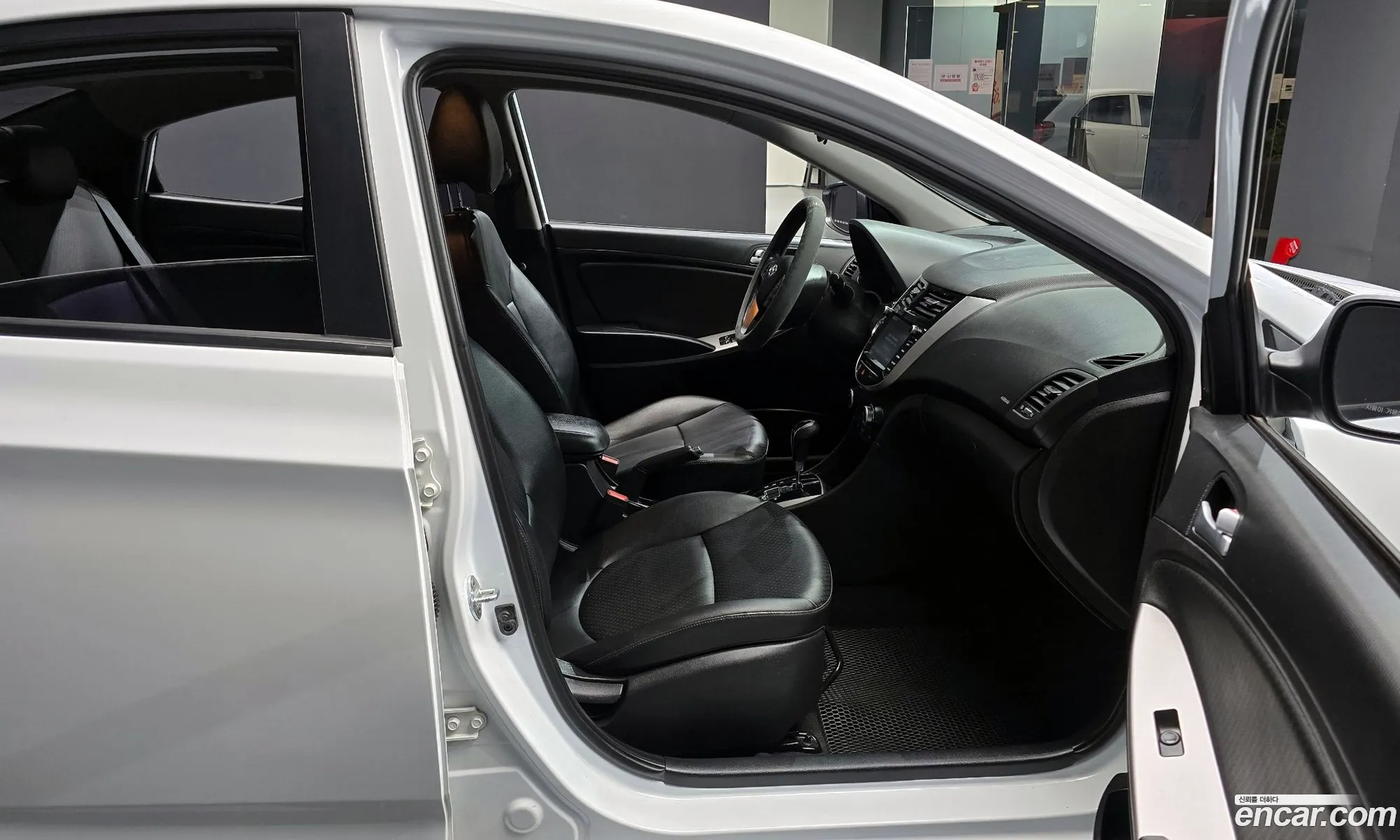 Hyundai Accent 2015 — 4