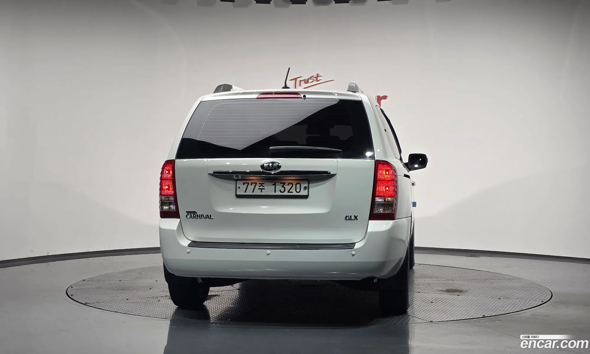 Kia Carnival R 2013 — 12