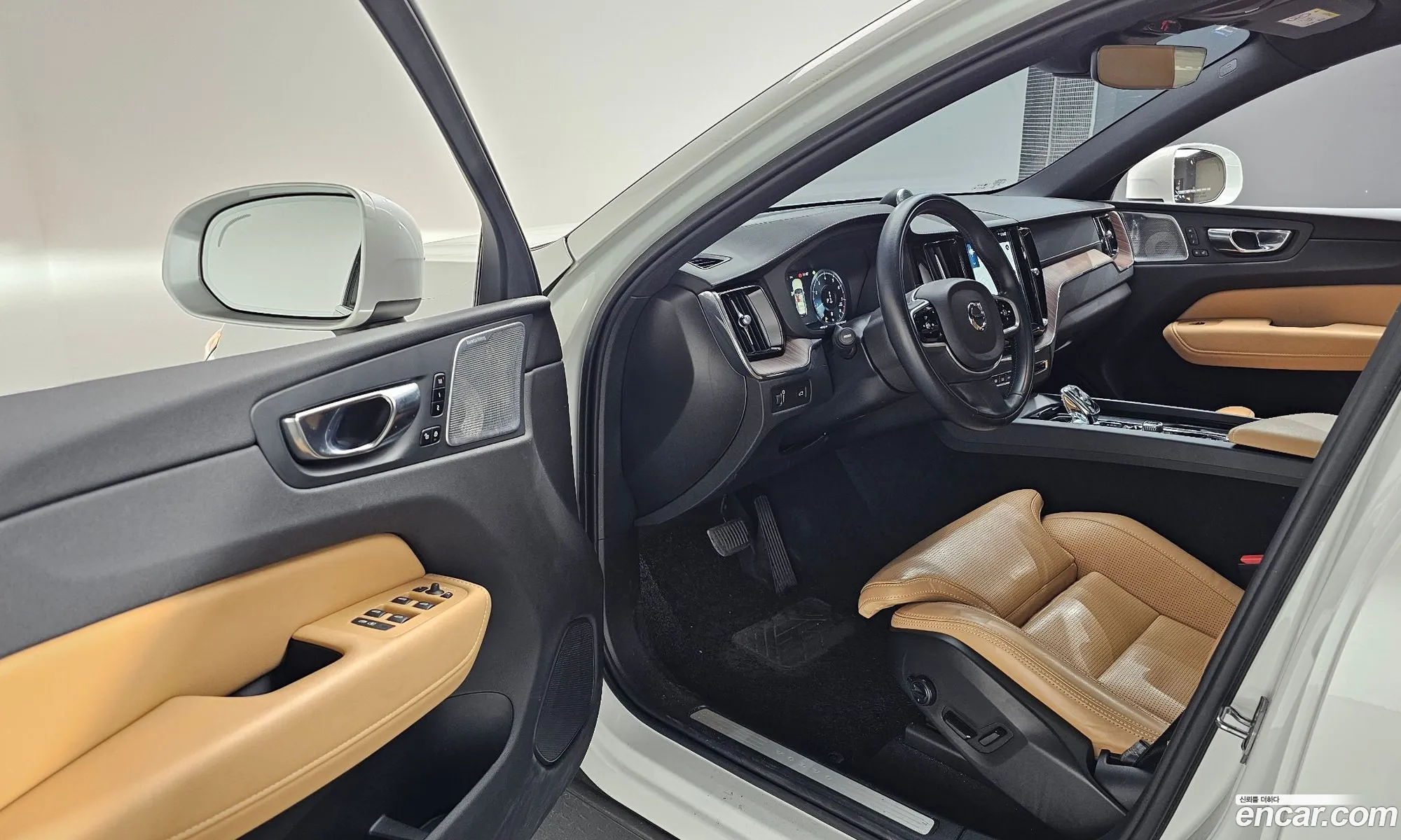 Volvo XC60 2021 — 9