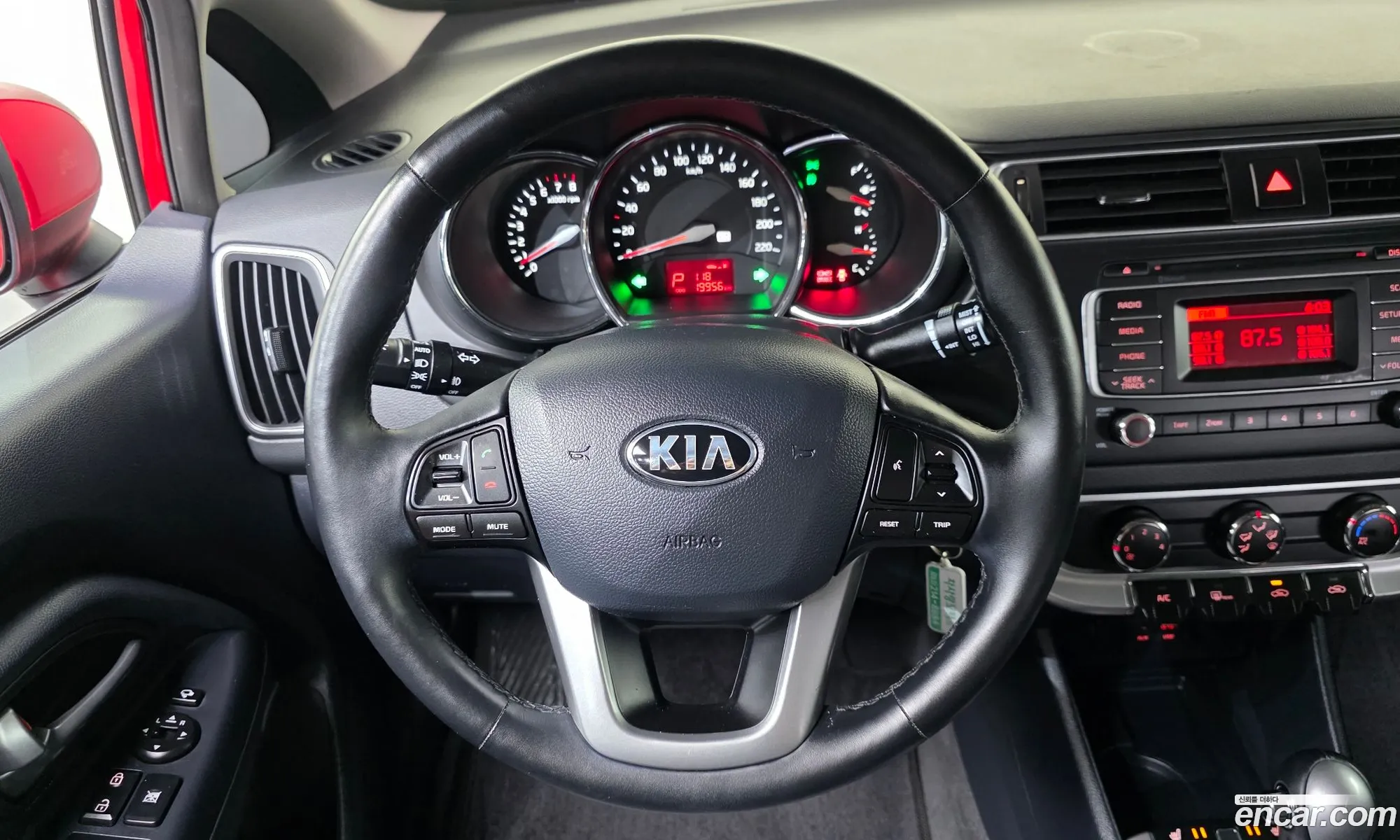Kia Pride 2015 — 2