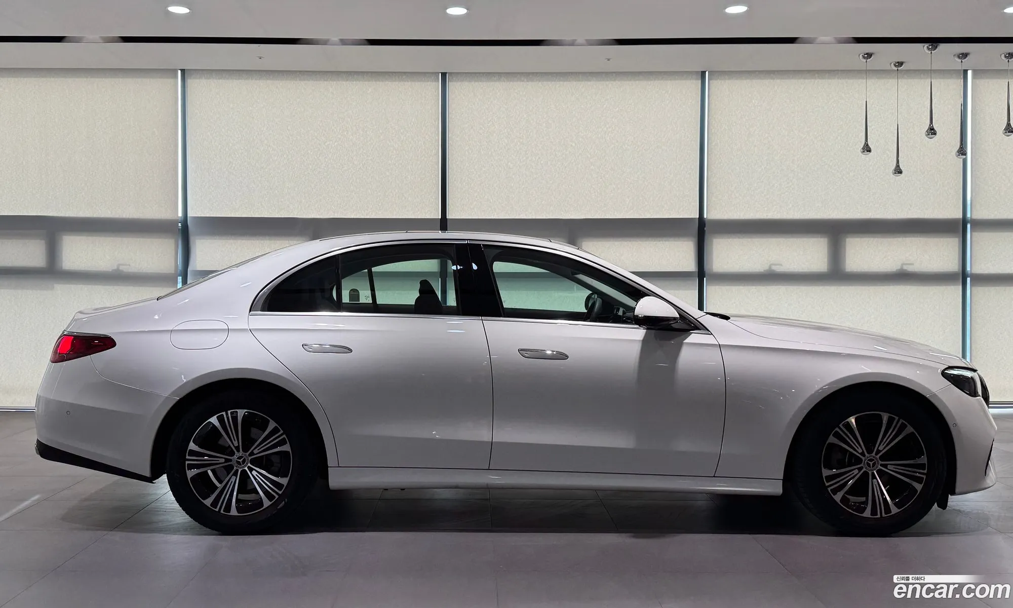 Mercedes-Benz E-Class W214 2025 — 11