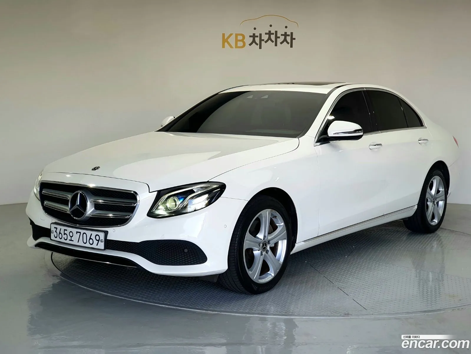 Mercedes-Benz E-Class W213 2018 — 17