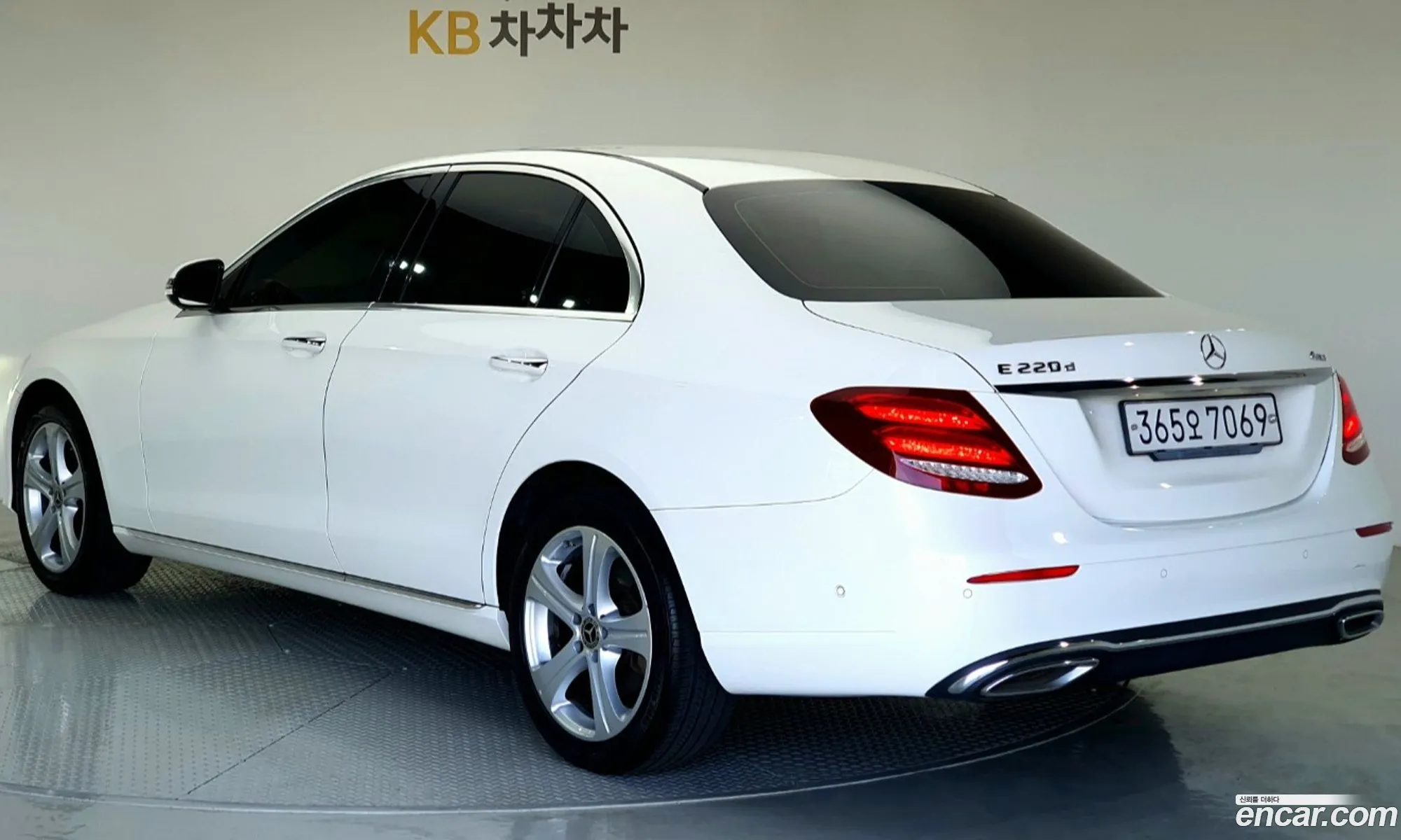 Mercedes-Benz E-Class W213 2018 — 15