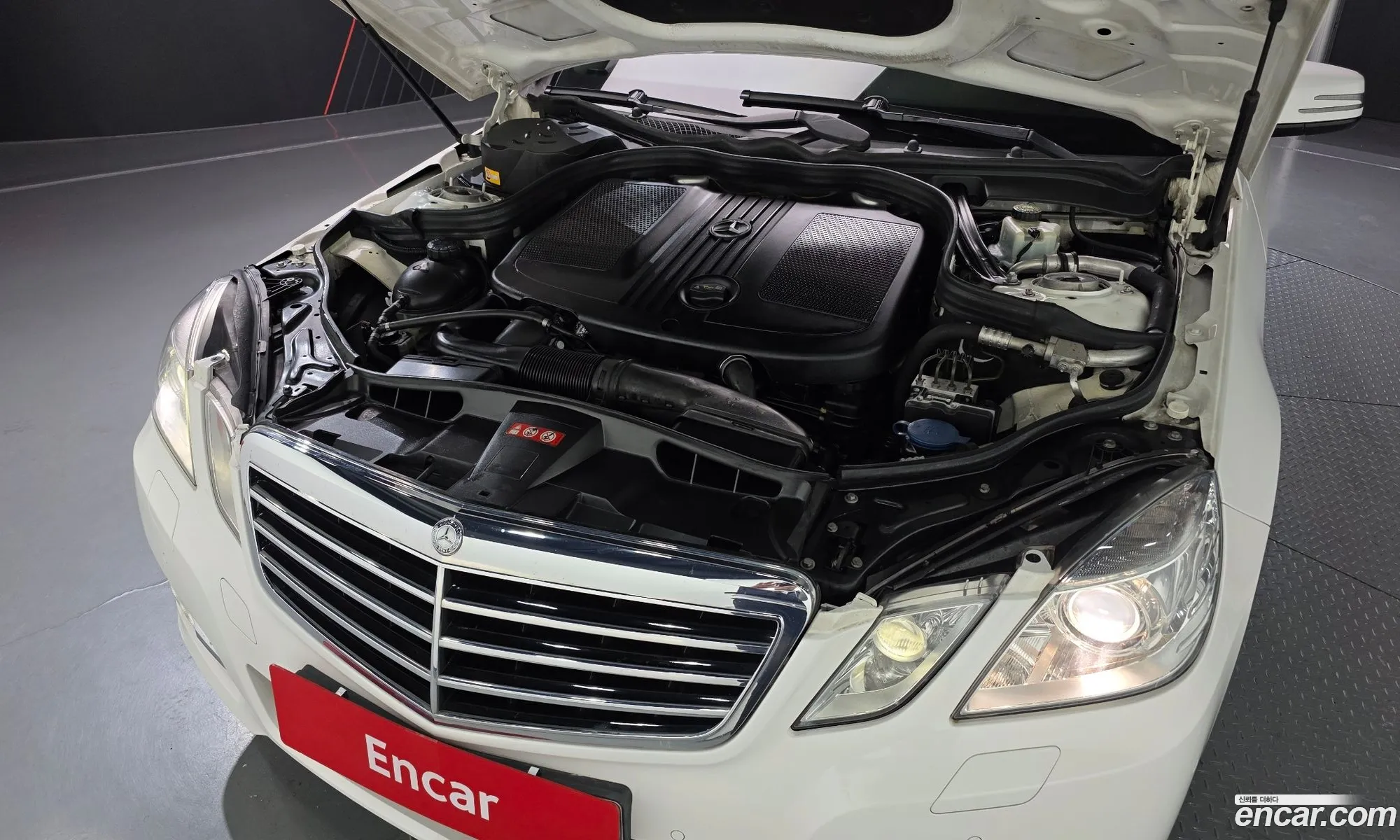 Mercedes-Benz E-Class W212 2013 WDDHF0CB2DA708772 — 3
