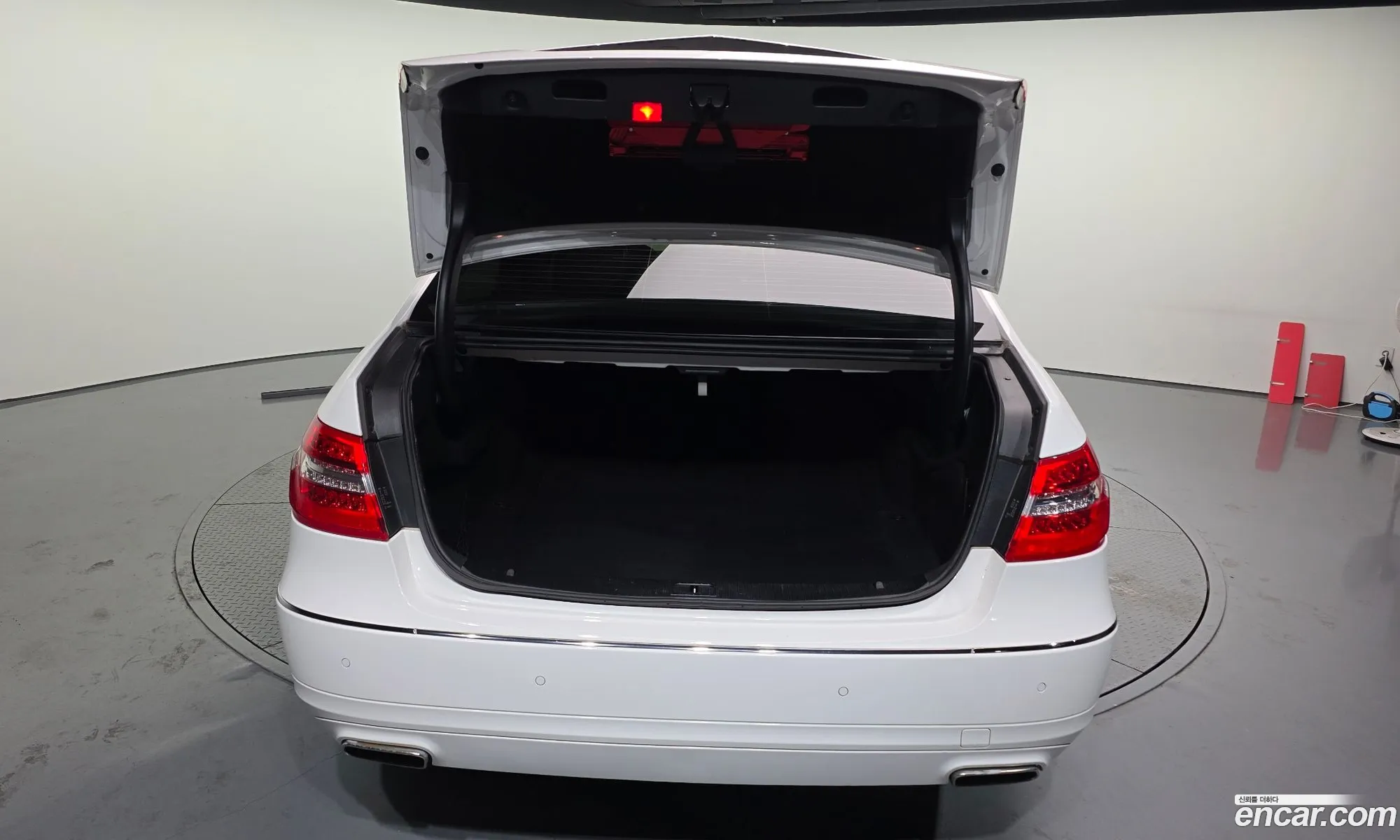 Mercedes-Benz E-Class W212 2013 WDDHF0CB2DA708772 — 17