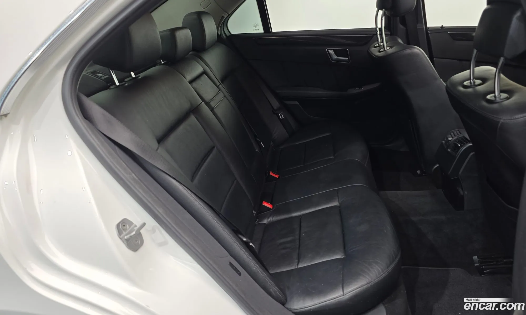 Mercedes-Benz E-Class W212 2013 WDDHF0CB2DA708772 — 14