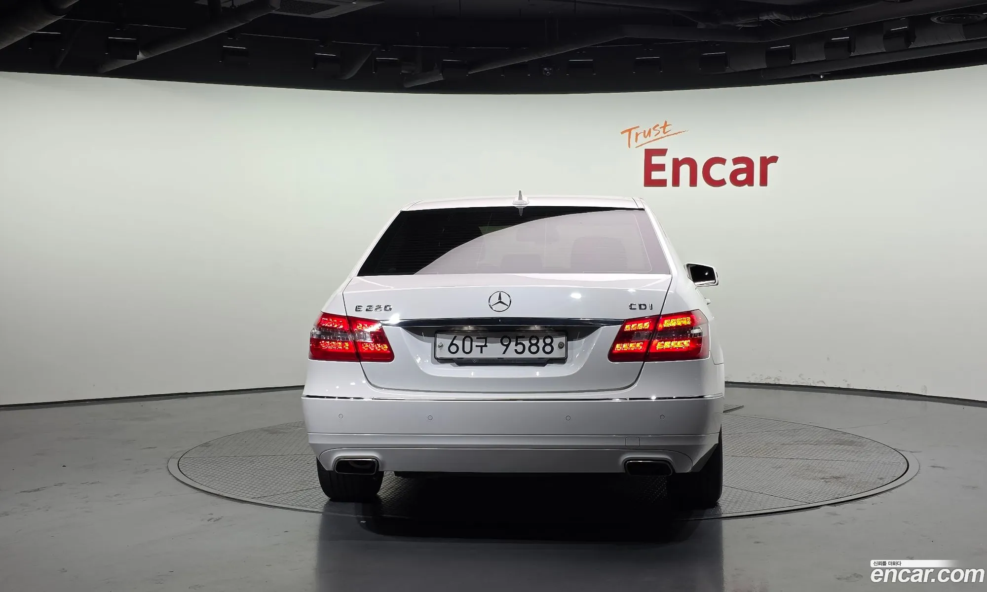 Mercedes-Benz E-Class W212 2013 WDDHF0CB2DA708772 — 10