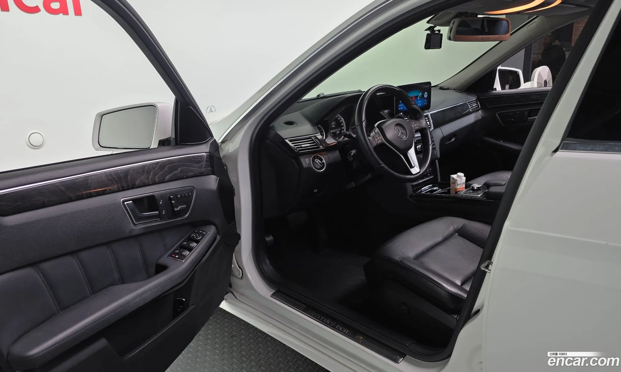 Mercedes-Benz E-Class W212 2013 WDDHF0CB2DA708772 — 13
