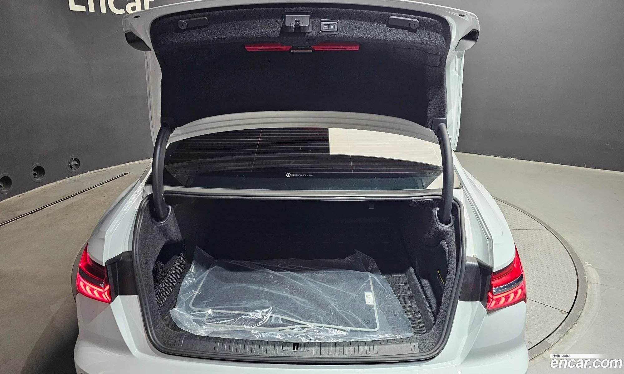 Audi A6 2022 WAUZZZF23NN041093 — 3
