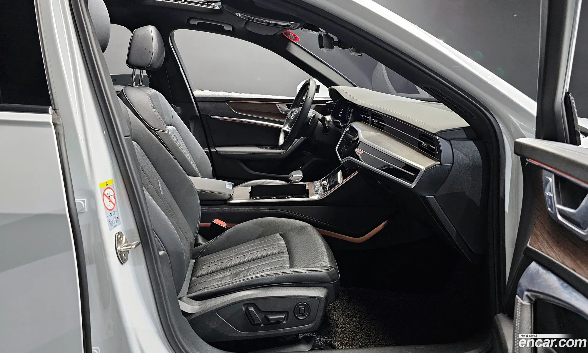 Audi A6 2022 WAUZZZF23NN041093 — 9