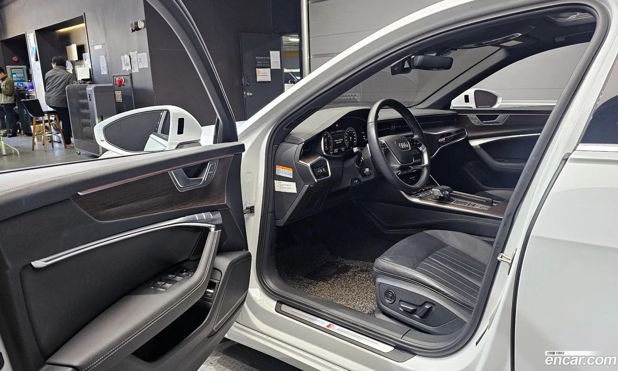 Audi A6 2022 WAUZZZF23NN041093 — 12