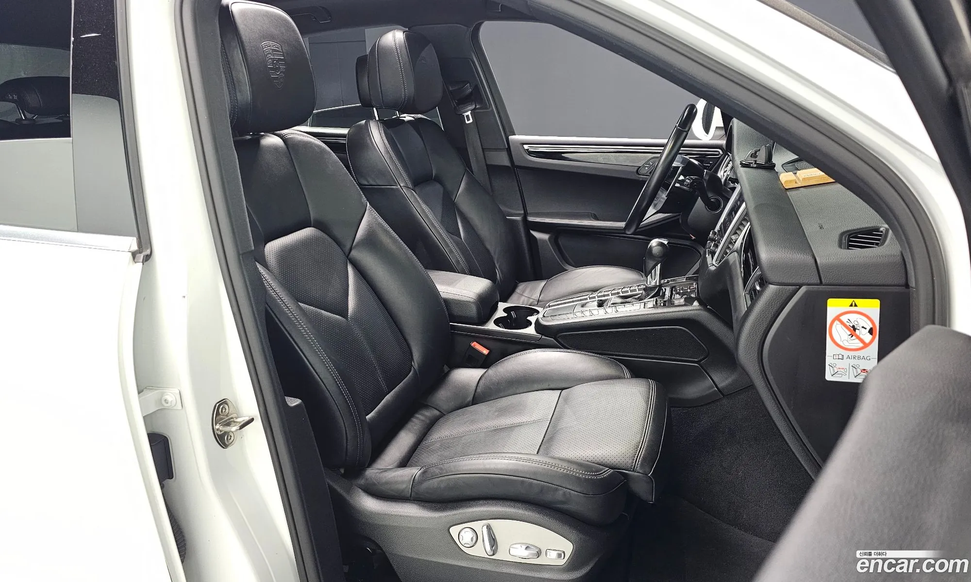 Porsche Macan 2017 WP1AD295XHLB70720 — 17