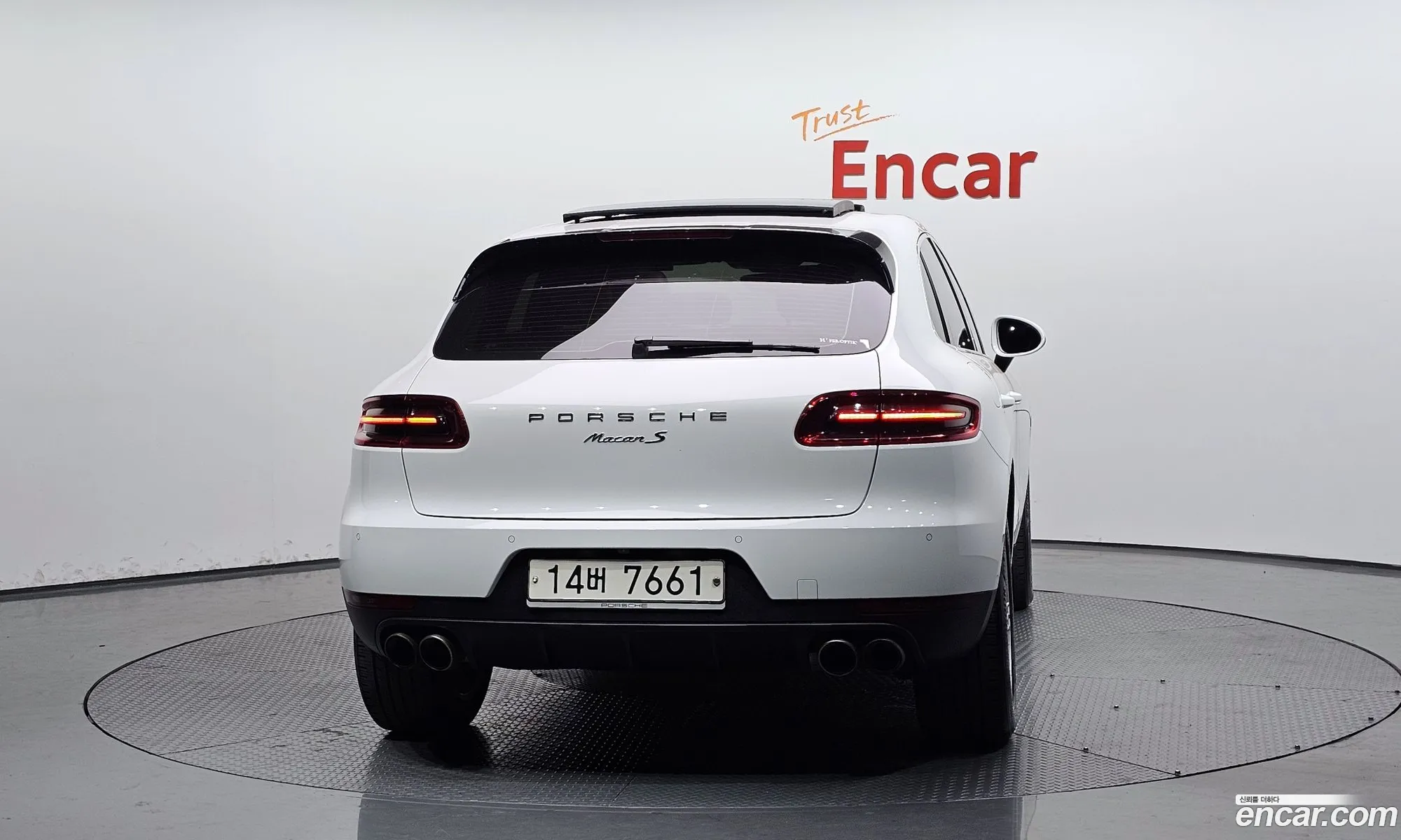 Porsche Macan 2017 WP1AD295XHLB70720 — 18