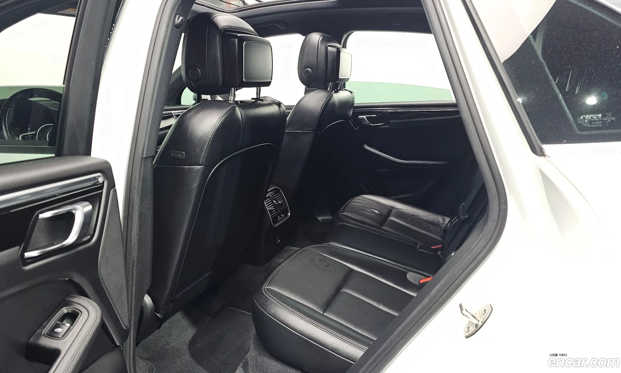 Porsche Macan 2017 WP1AD295XHLB70720 — 20