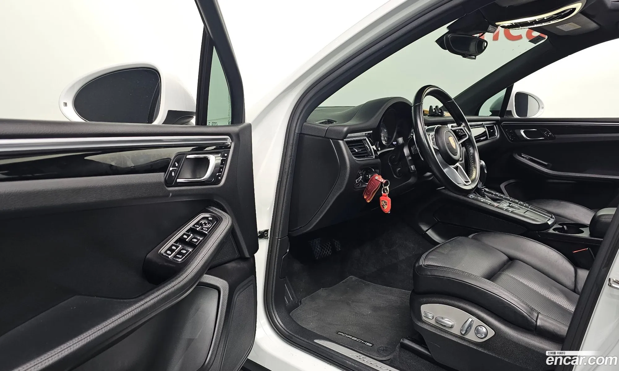 Porsche Macan 2017 WP1AD295XHLB70720 — 19