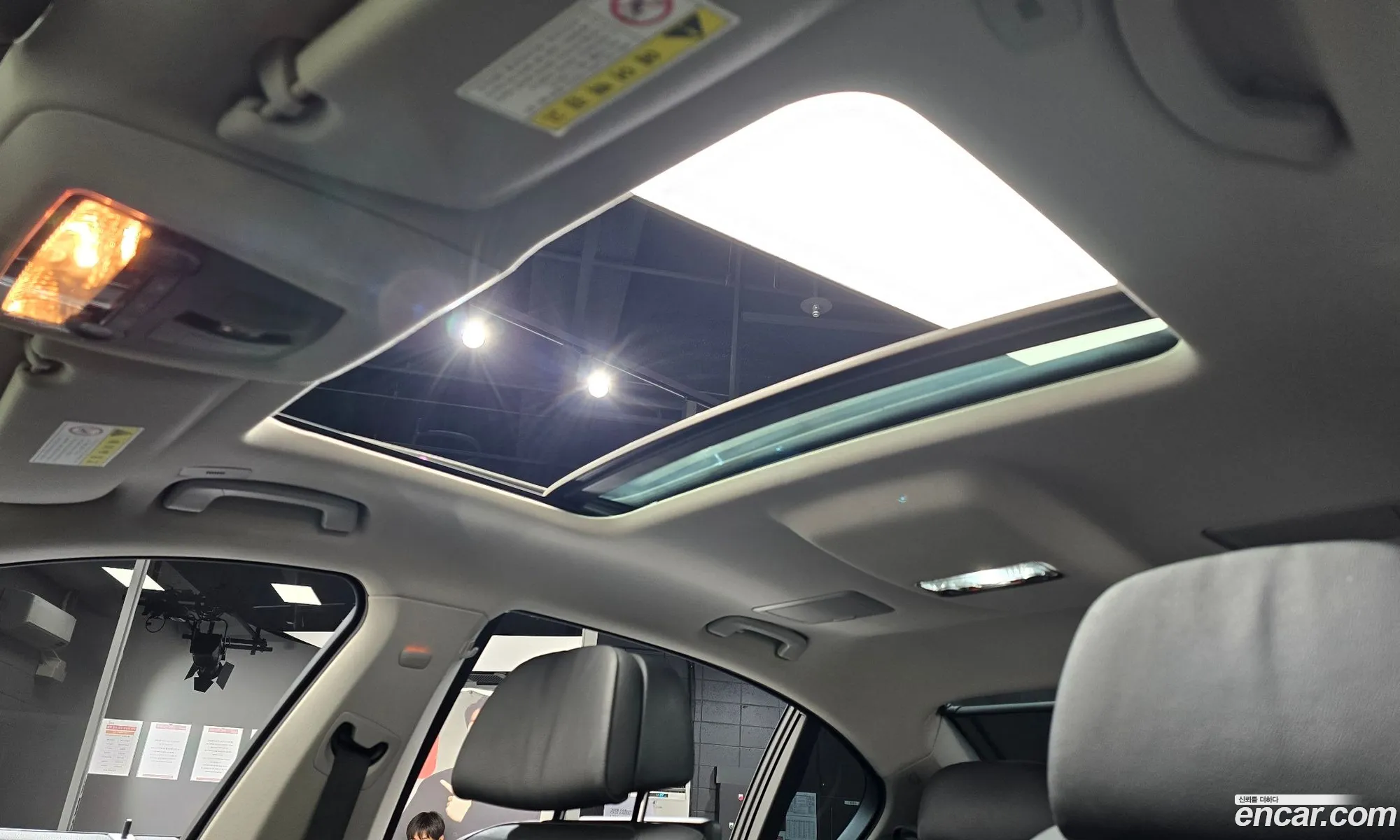 BMW 7 Series 2012 WBAYG4106DDE81083 — 17