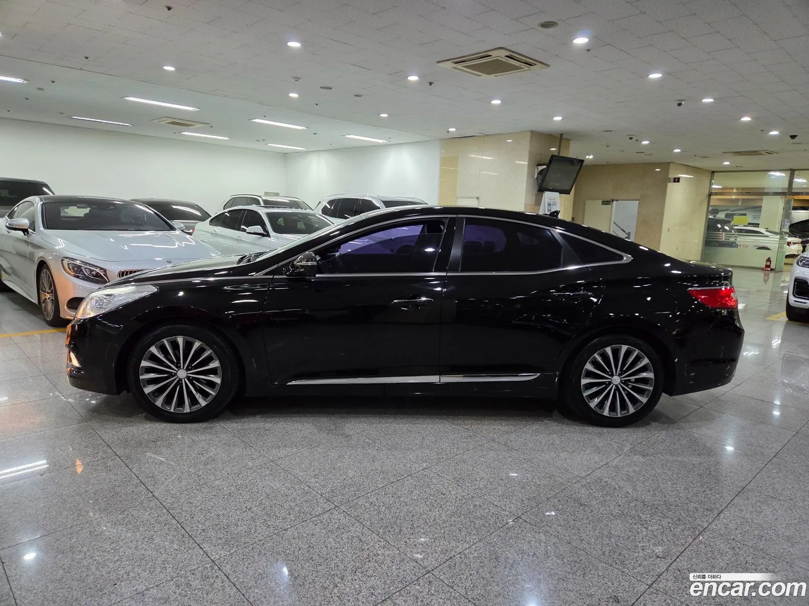 Hyundai Grandeur HG 2014 — 19