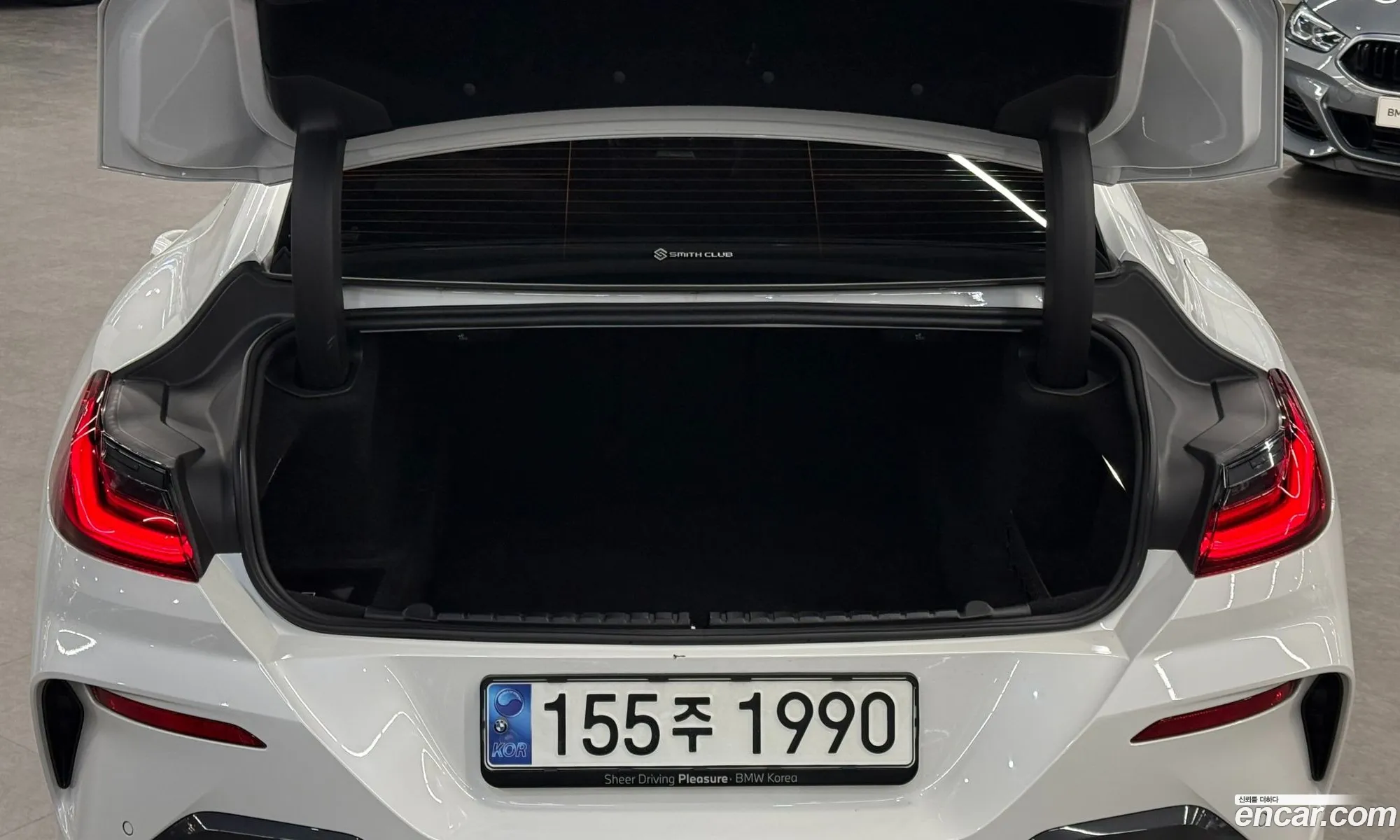 BMW 8 Series 2024 — 11