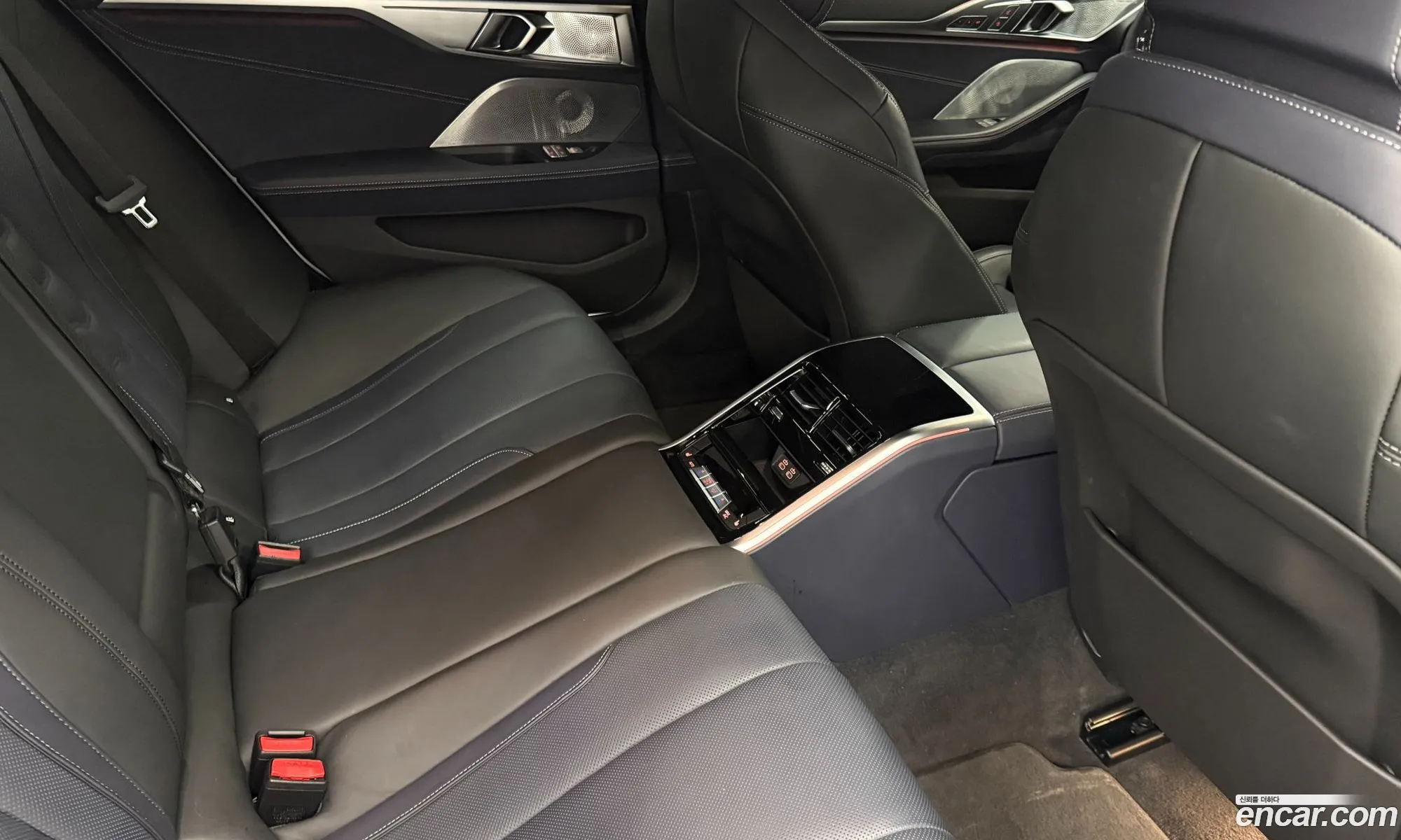 BMW 8 Series 2024 — 13