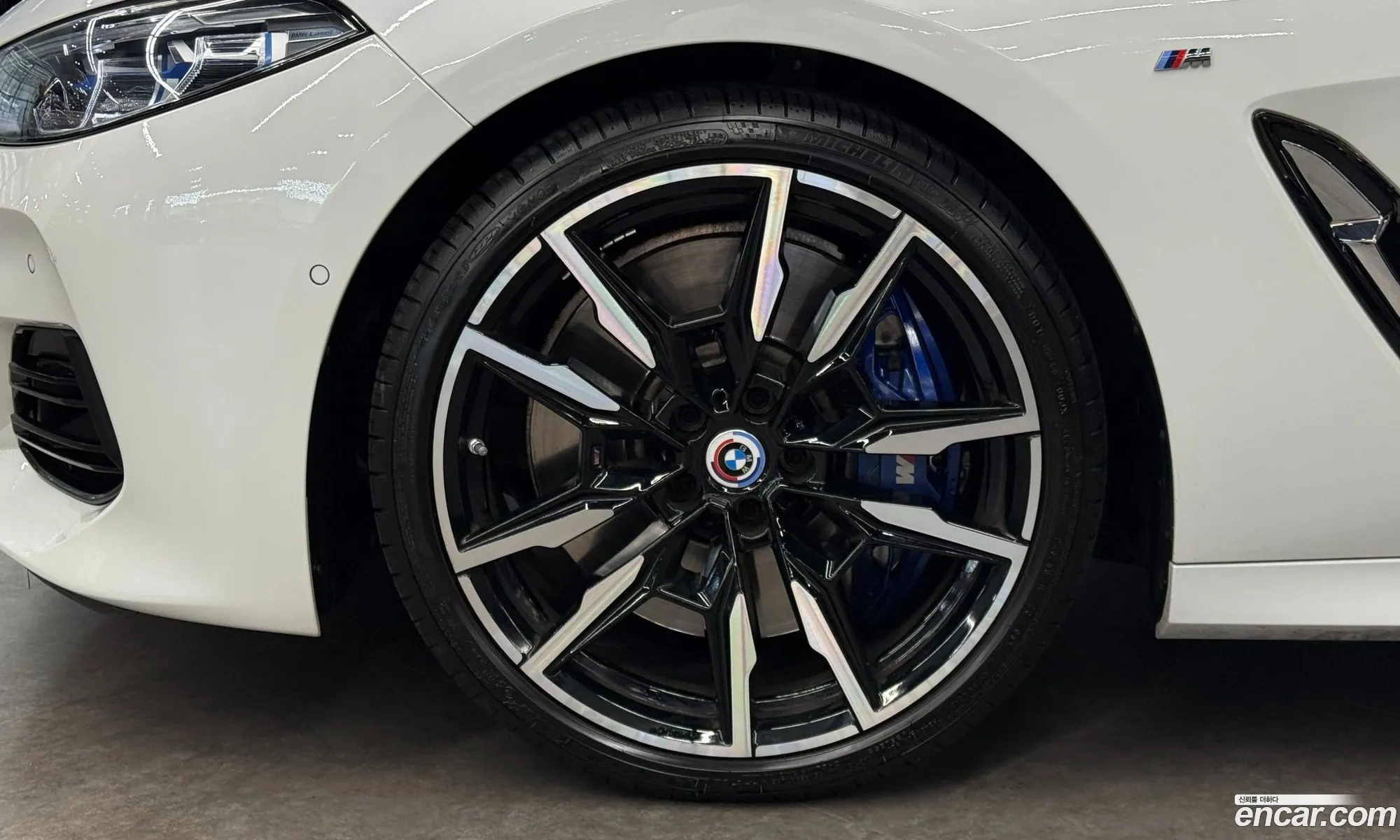 BMW 8 Series 2024 — 6