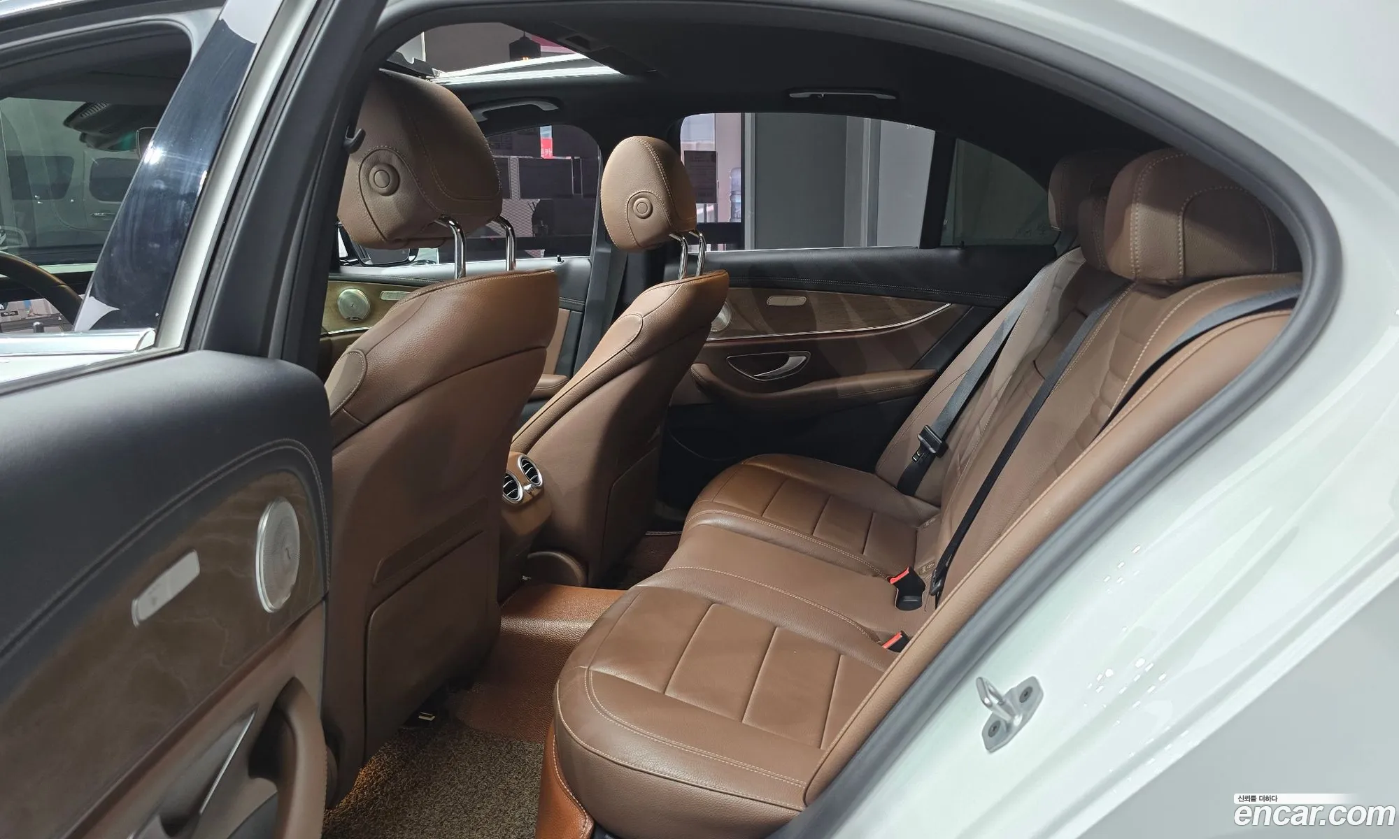 Mercedes-Benz E-Class W213 2022 — 12