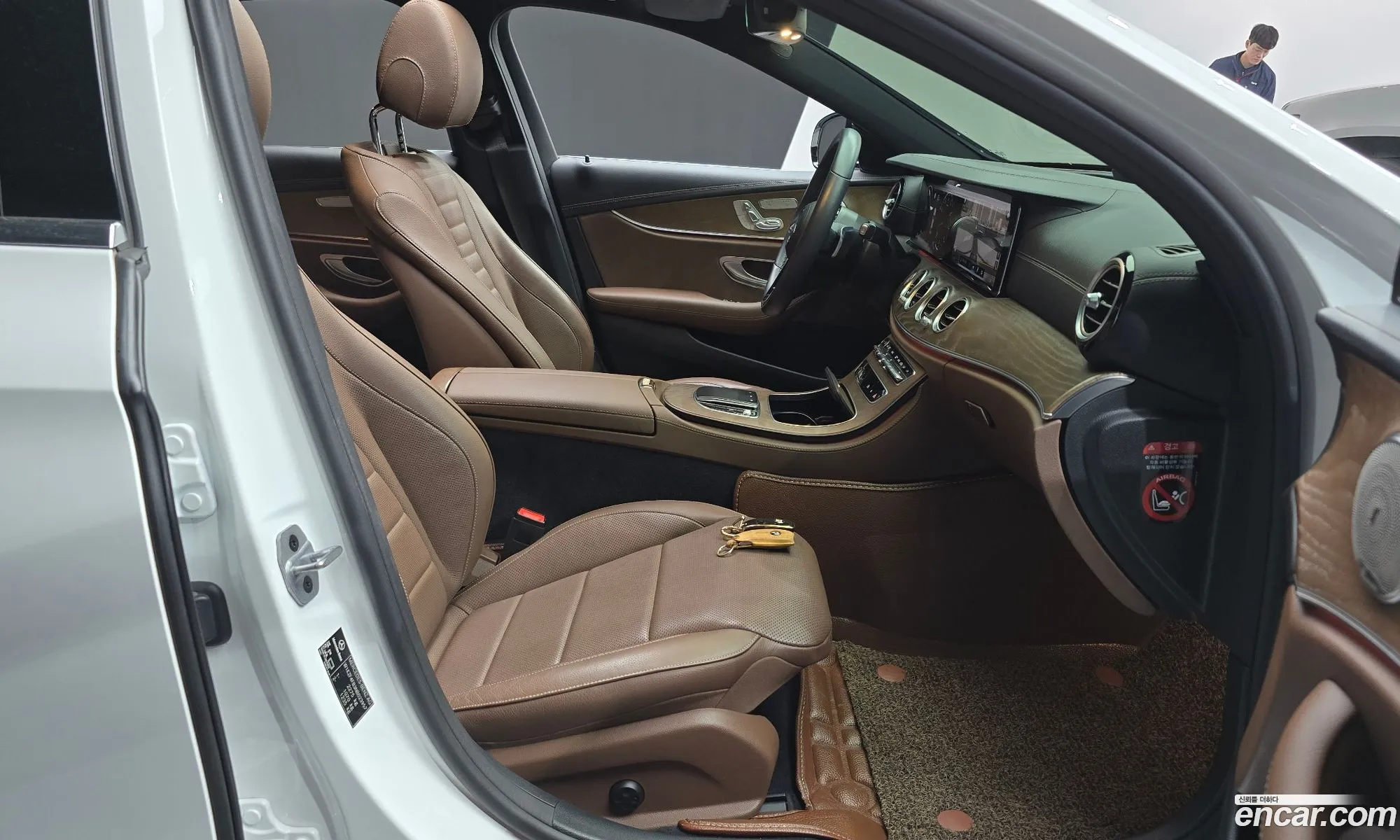 Mercedes-Benz E-Class W213 2022 — 13