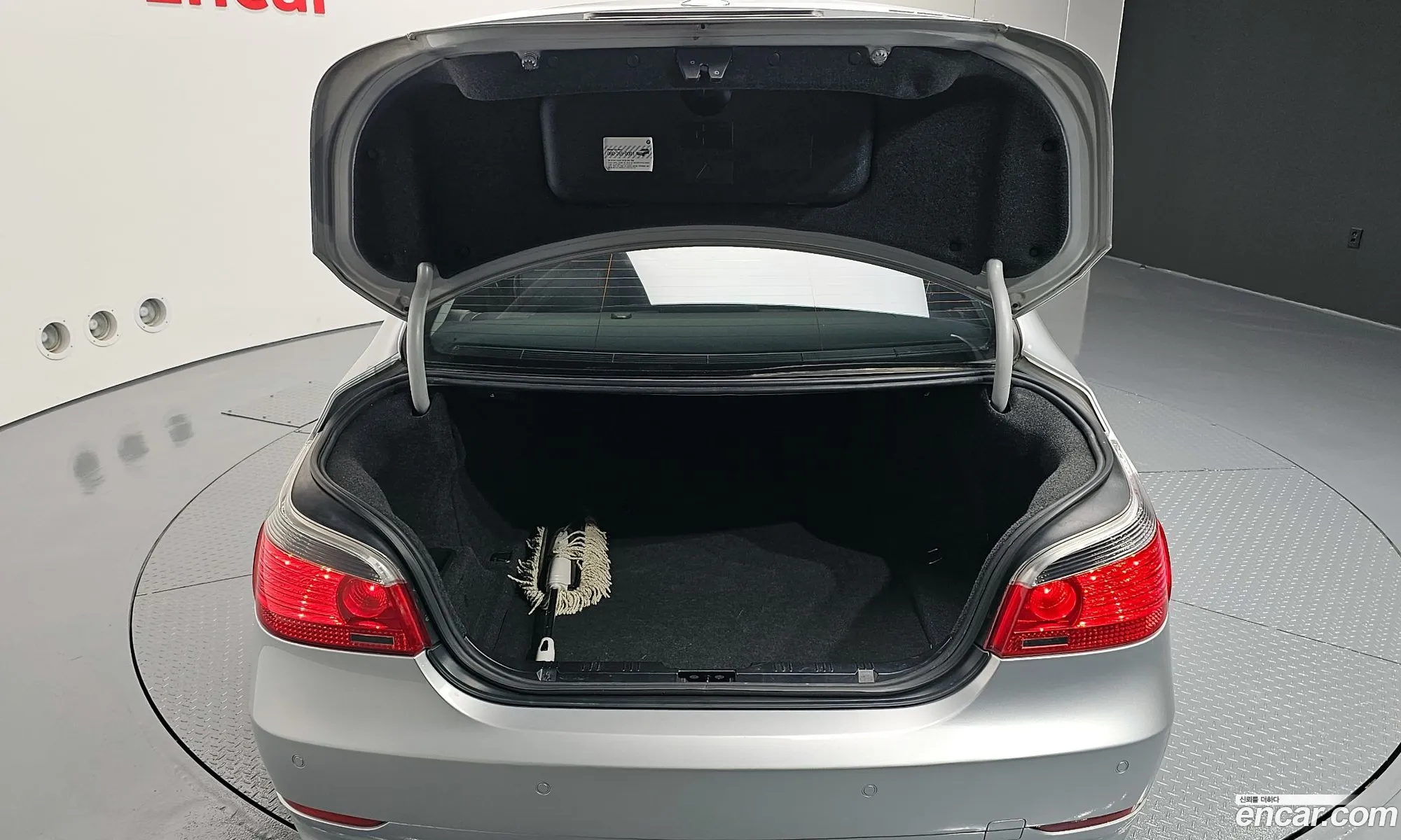 BMW 5 Series 2007 WBANE31047B957508 — 19