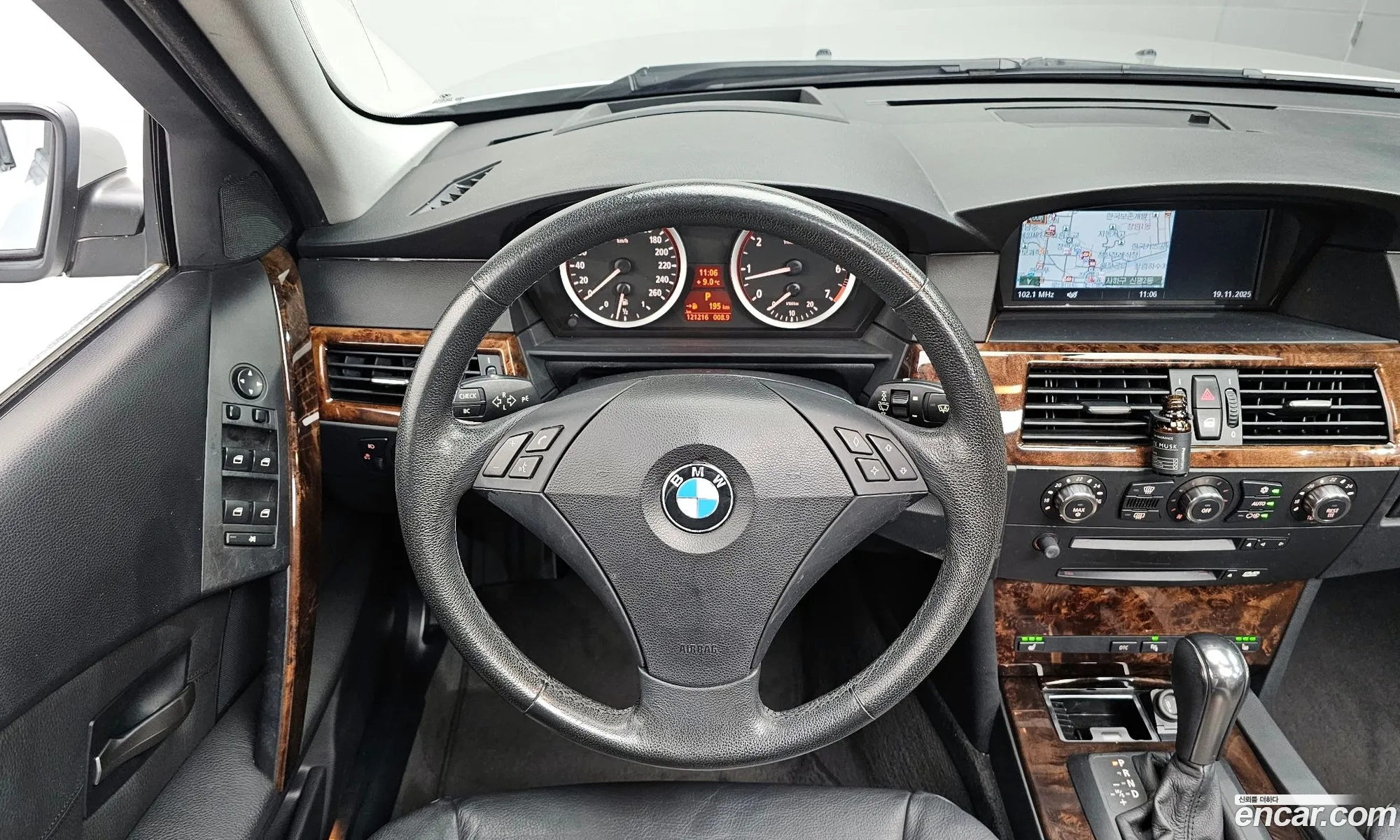 BMW 5 Series 2007 WBANE31047B957508 — 12