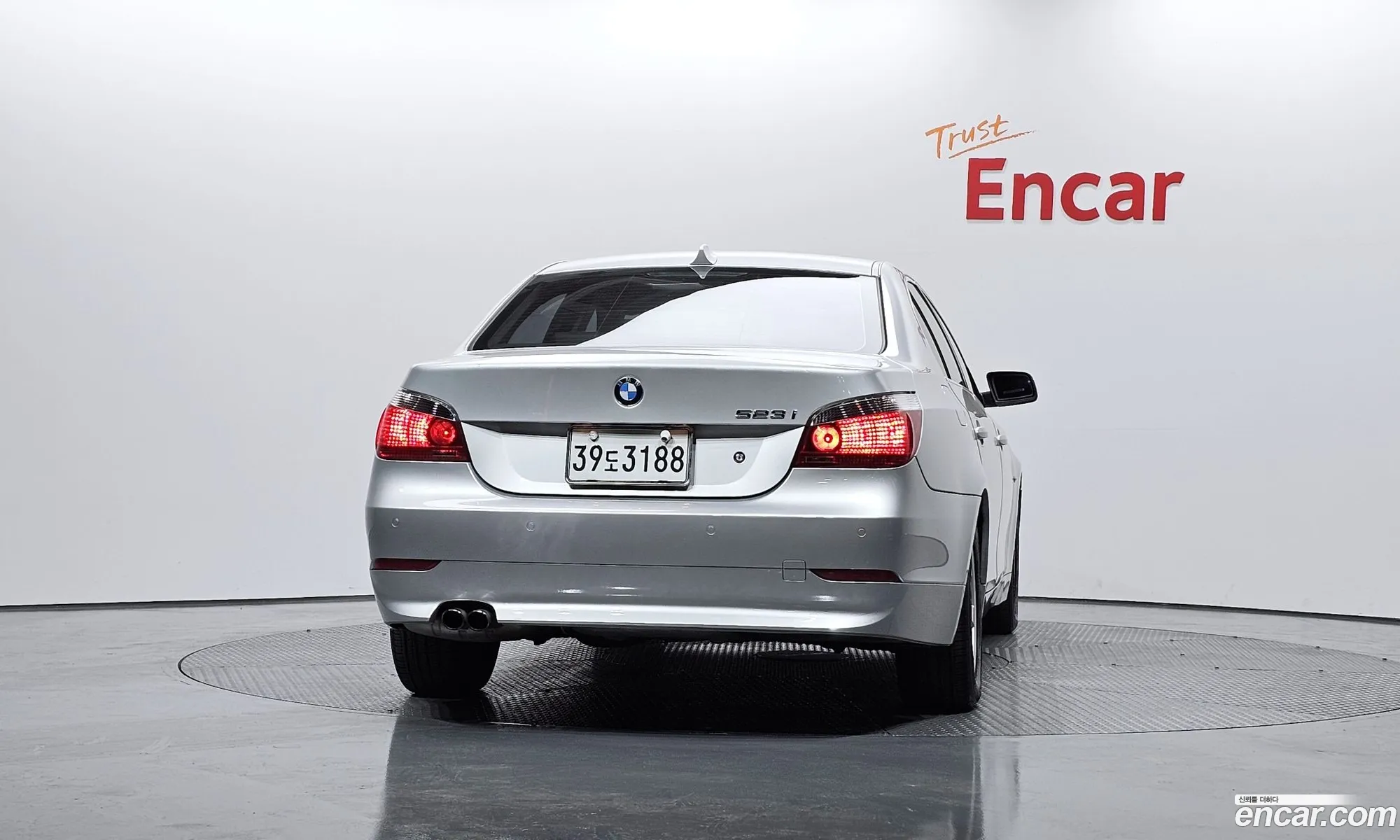 BMW 5 Series 2007 WBANE31047B957508 — 4