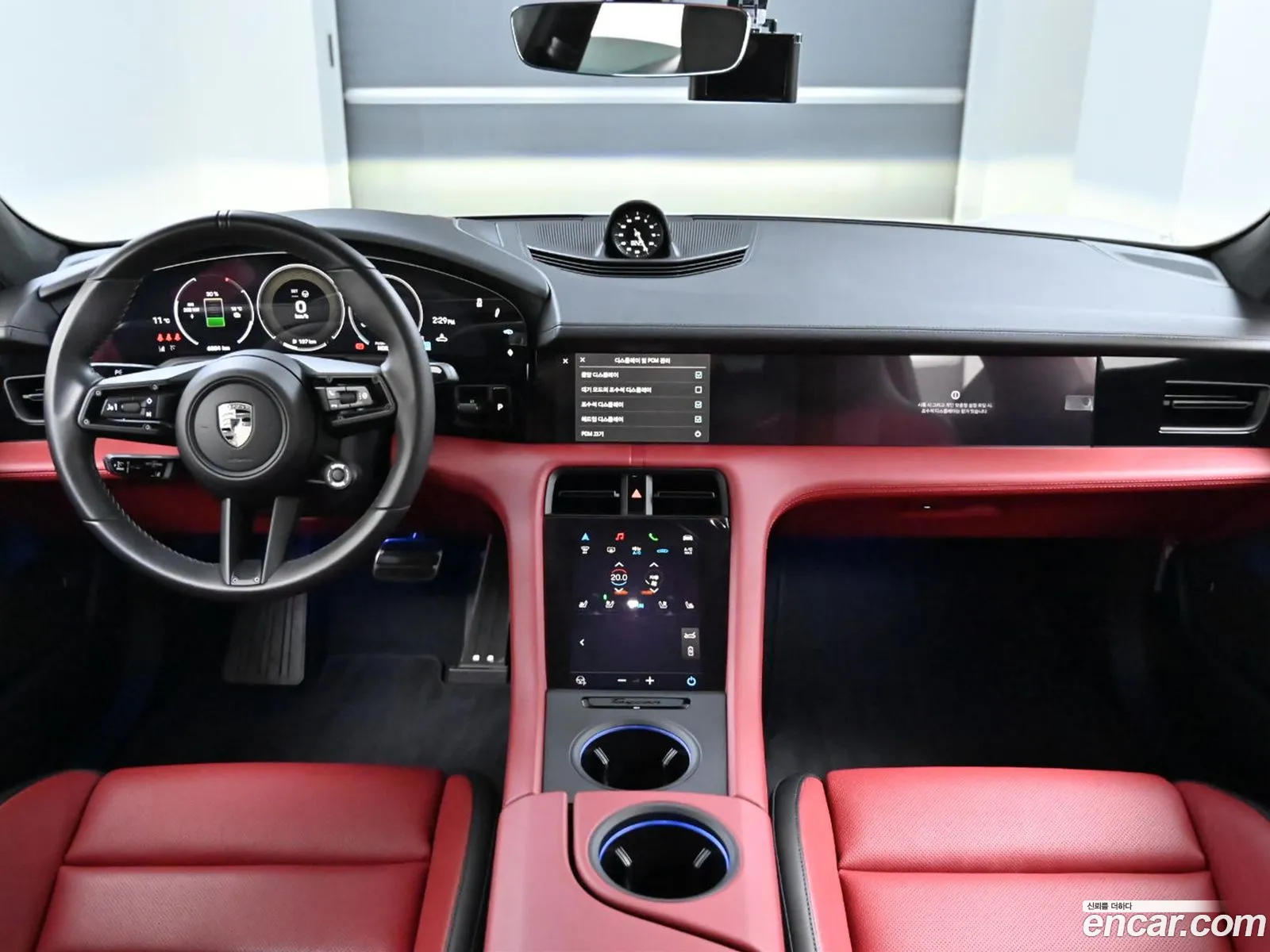 Porsche Taycan 2025 — 18