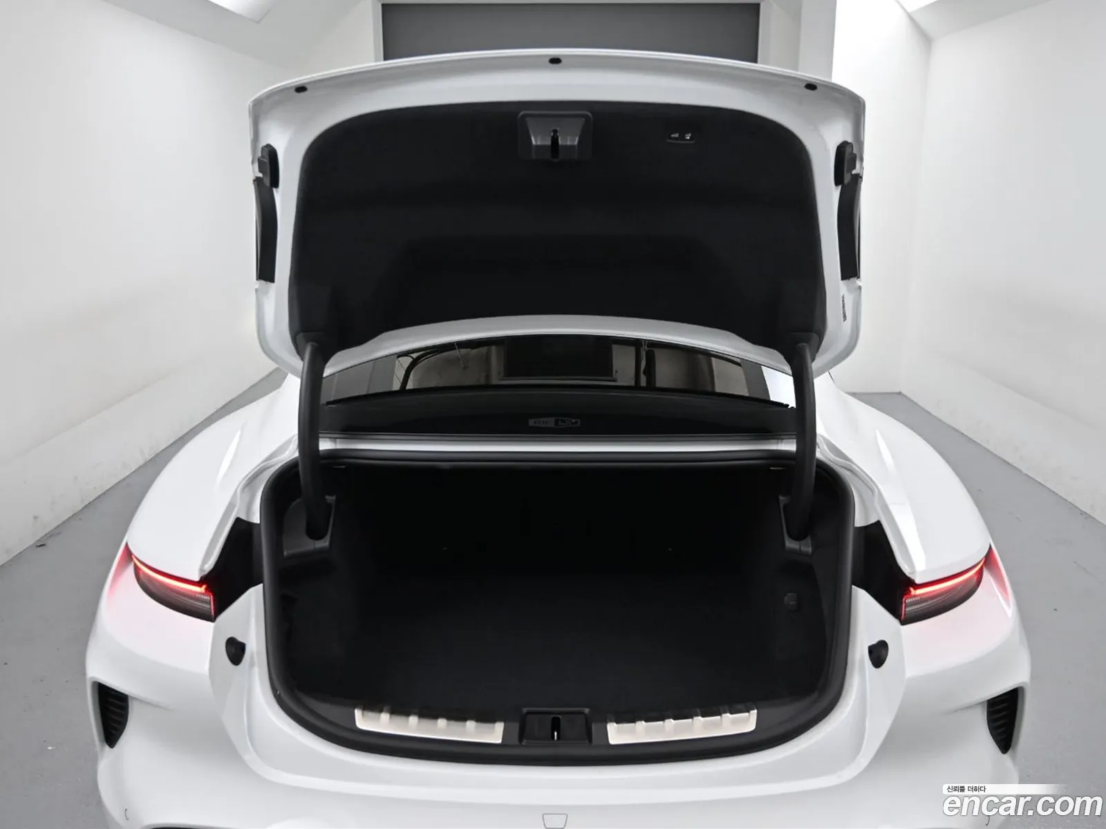 Porsche Taycan 2025 — 17