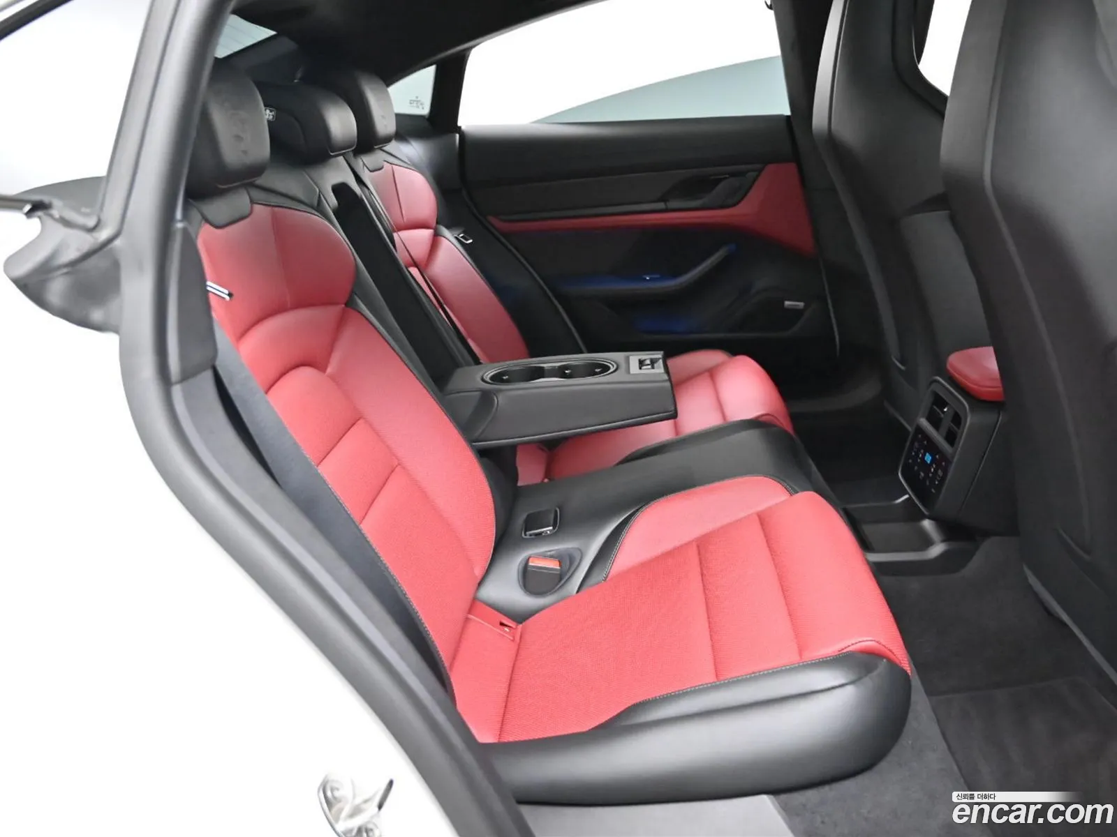 Porsche Taycan 2025 — 4