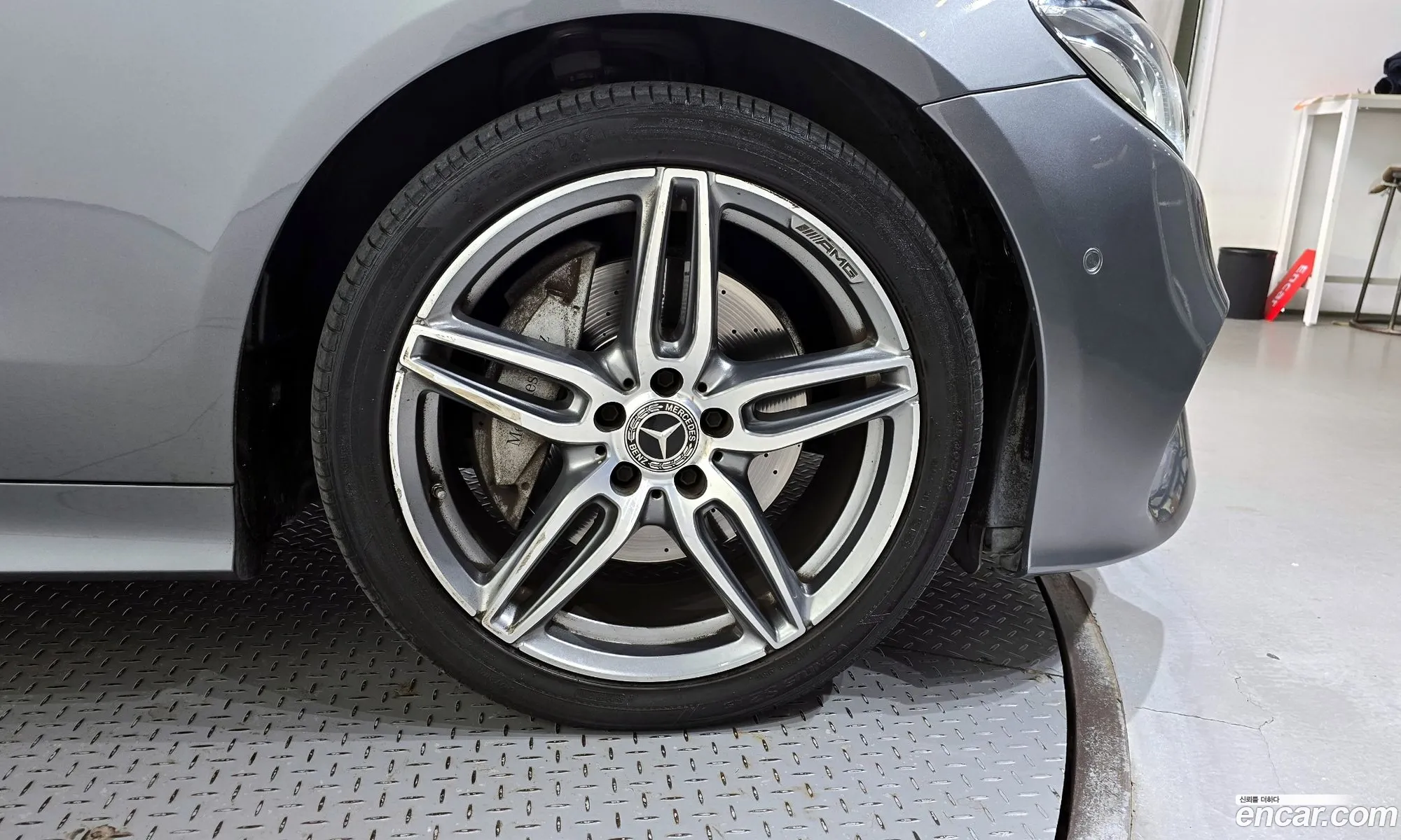 Mercedes-Benz E-Class W213 2018 WDD1J1EB8KF073320 — 18