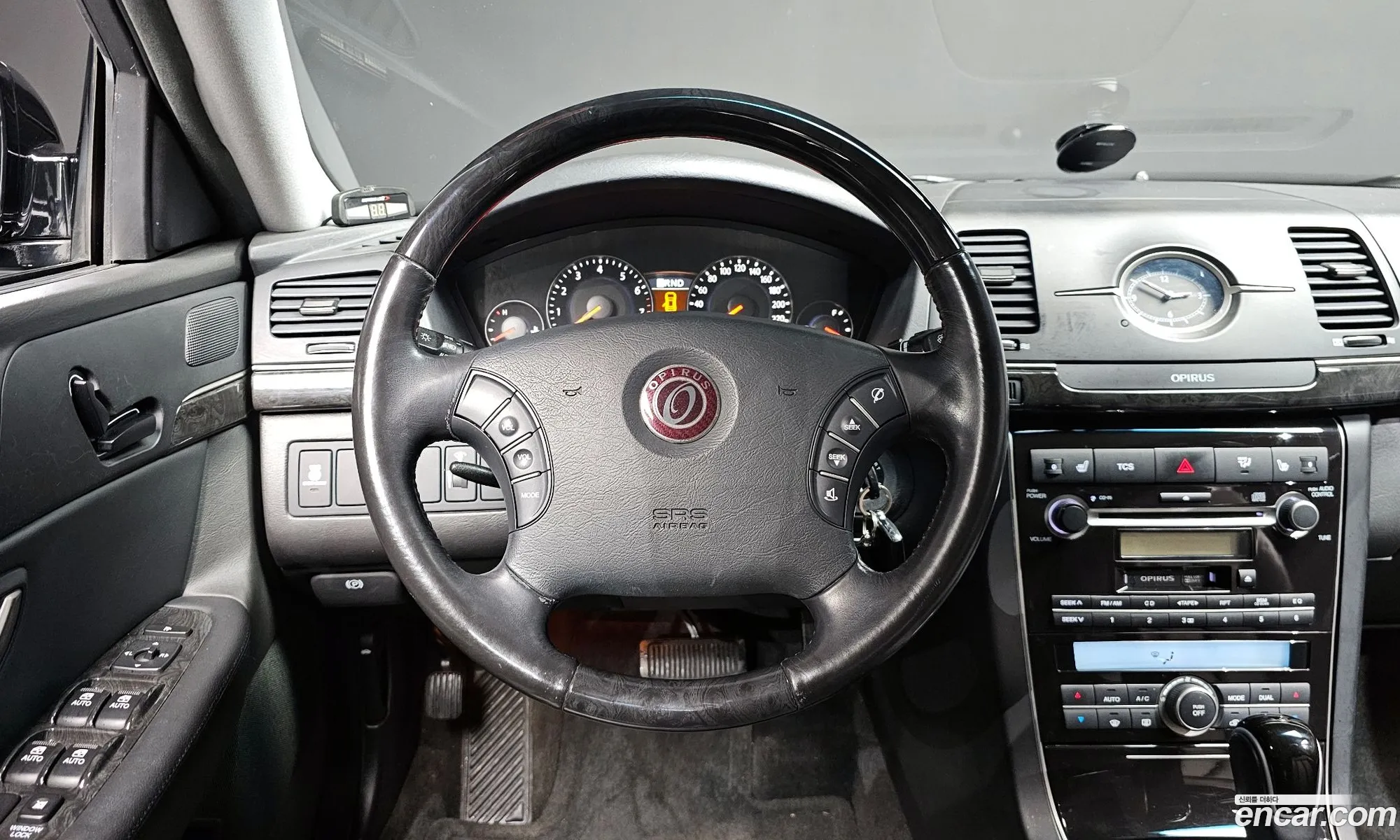 Kia Opirus