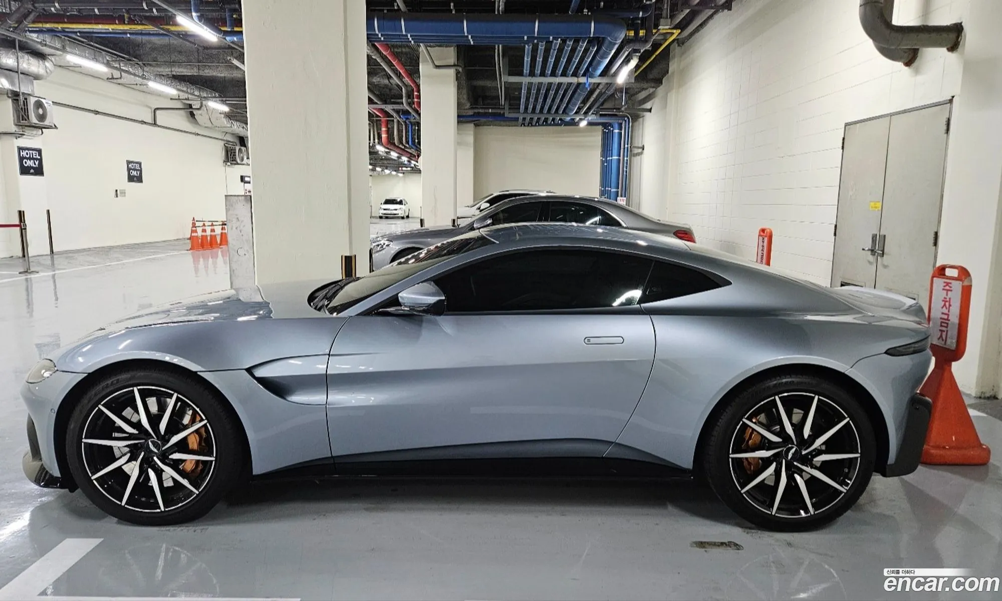 Aston Martin Vantage