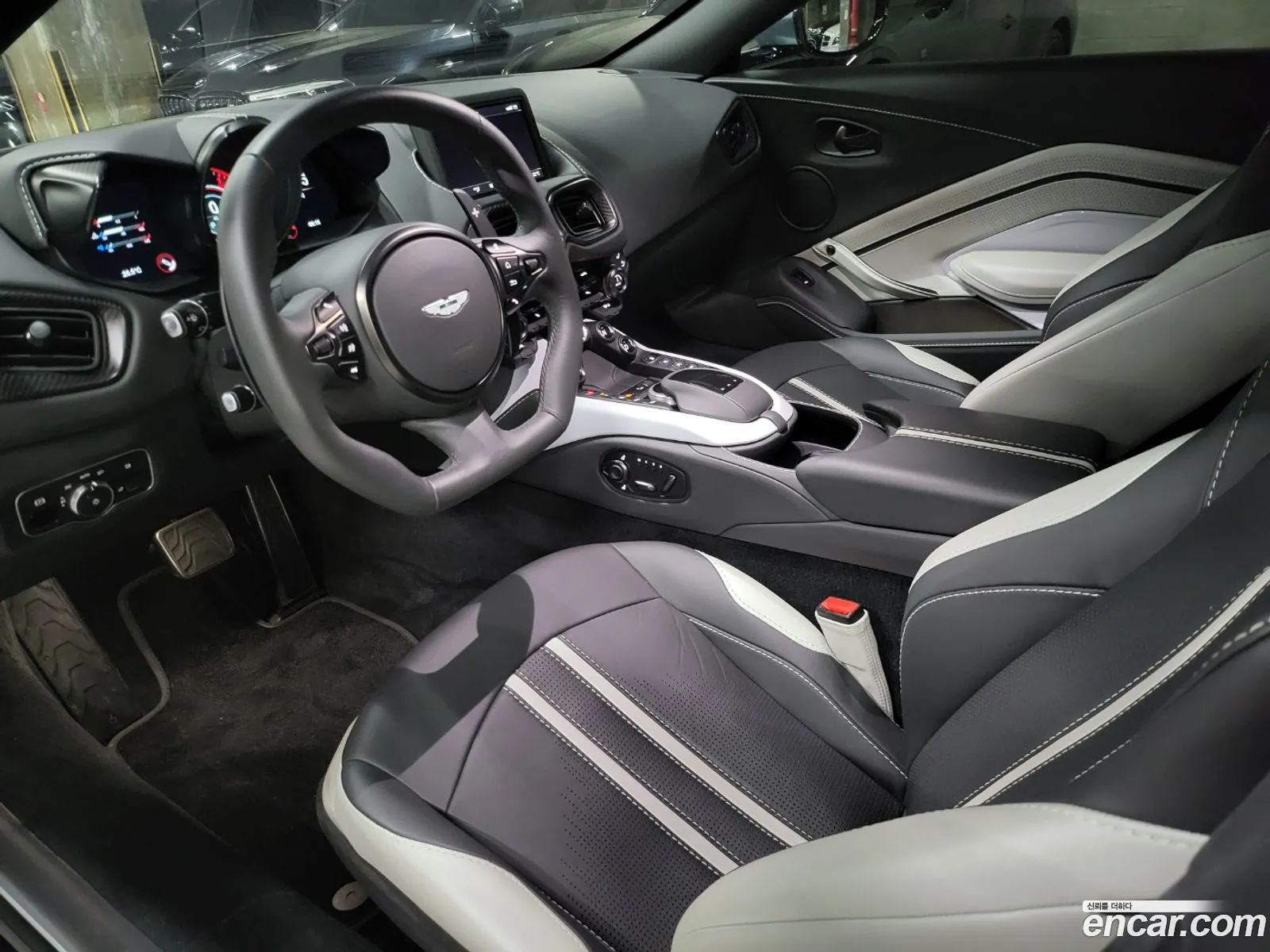 Aston Martin Vantage 2020 — 10